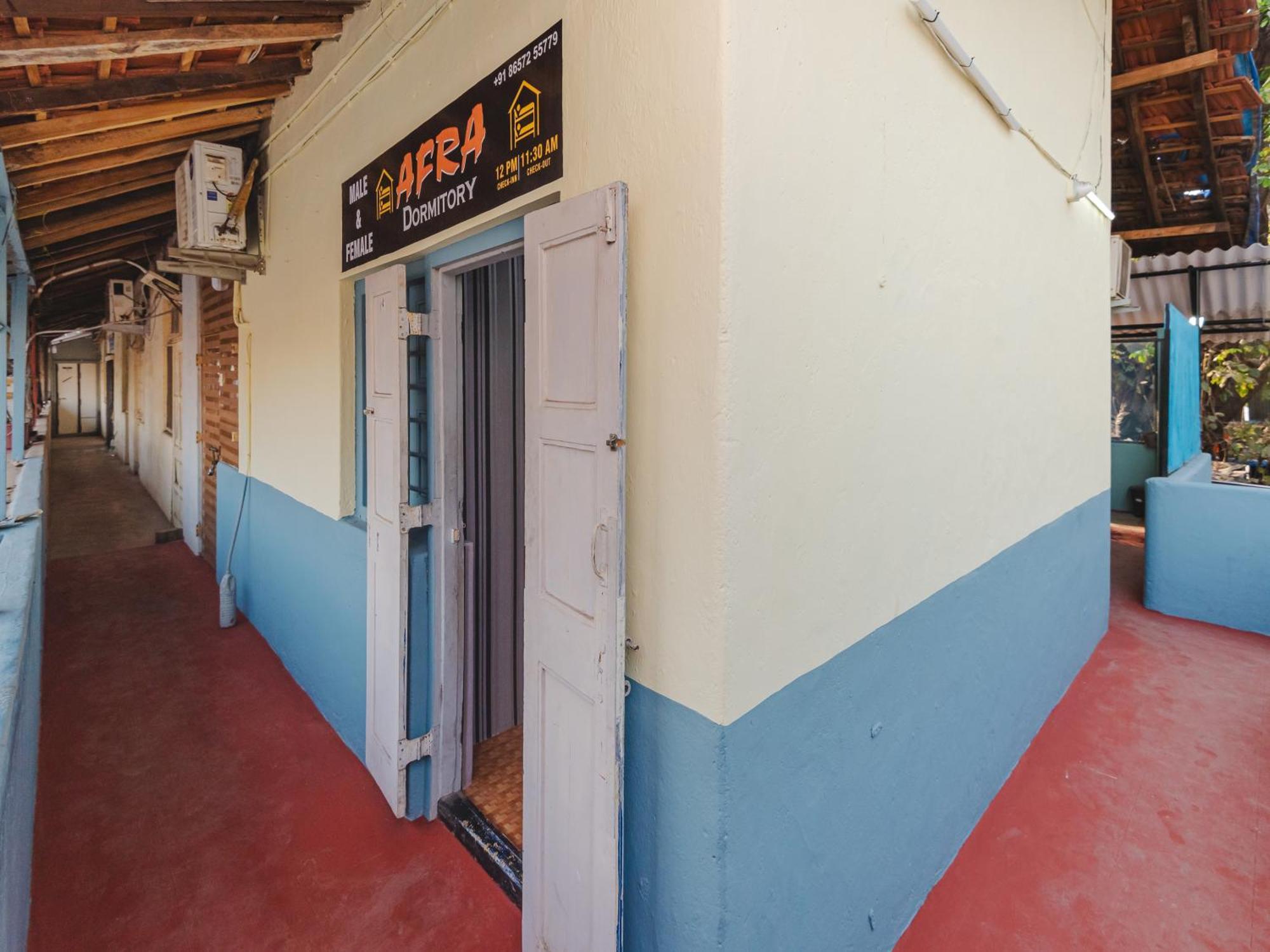 Afra Dormitory For Female & Male 5 Min From Airport Hotel 3*