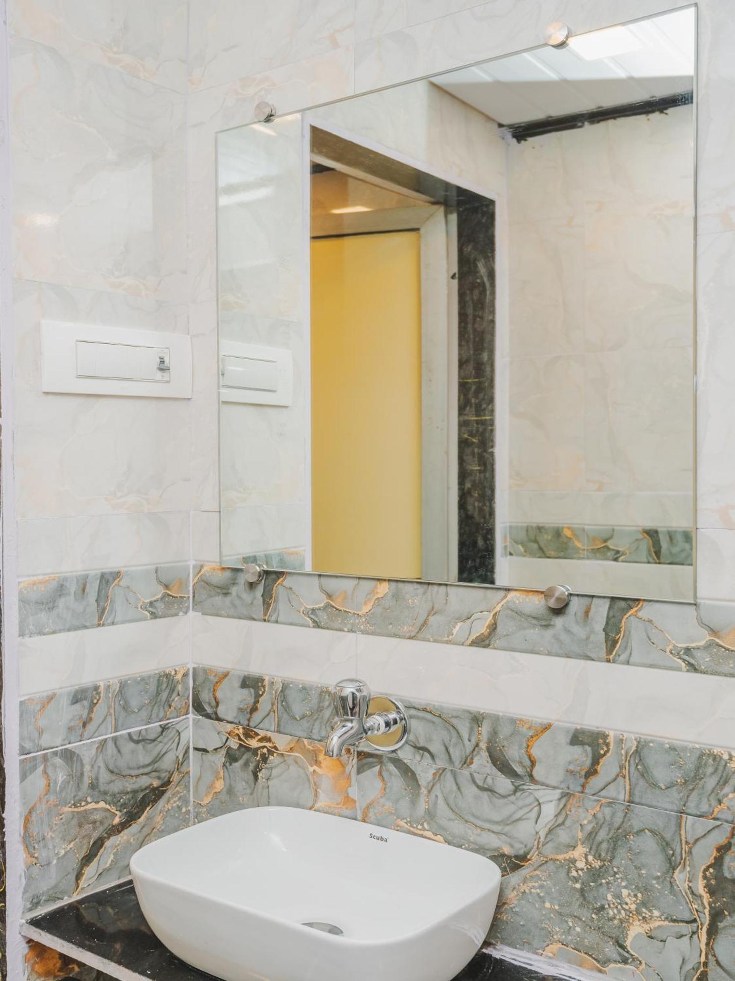 Afra Dormitory For Female & Male 5 Min From Airport Mumbai