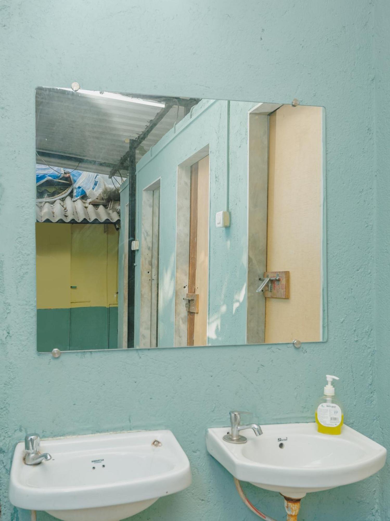 Afra Dormitory For Female & Male 5 Min From Airport Hotel Mumbai