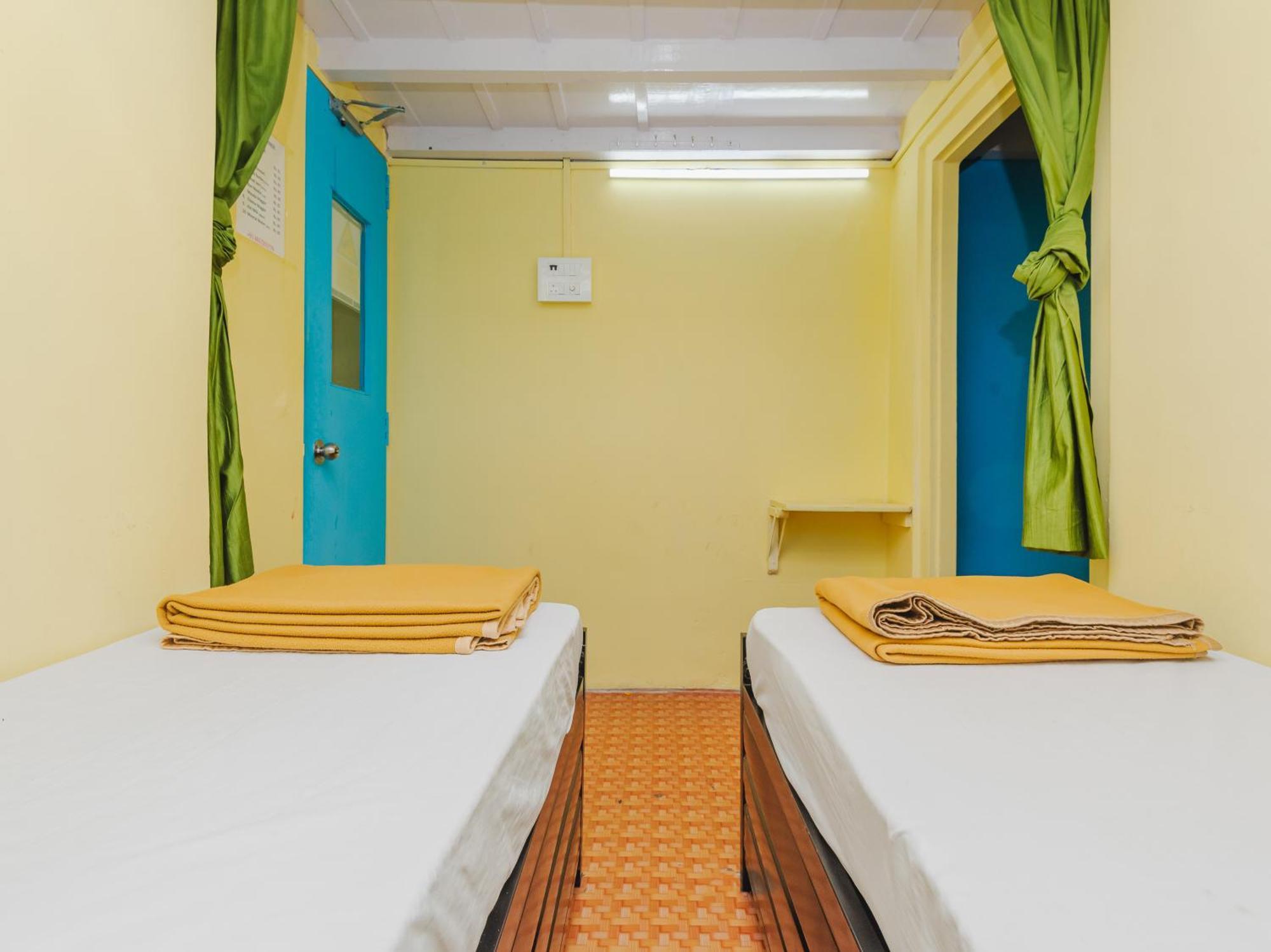 Hotel Afra Dormitory For Female & Male 5 Min From Airport