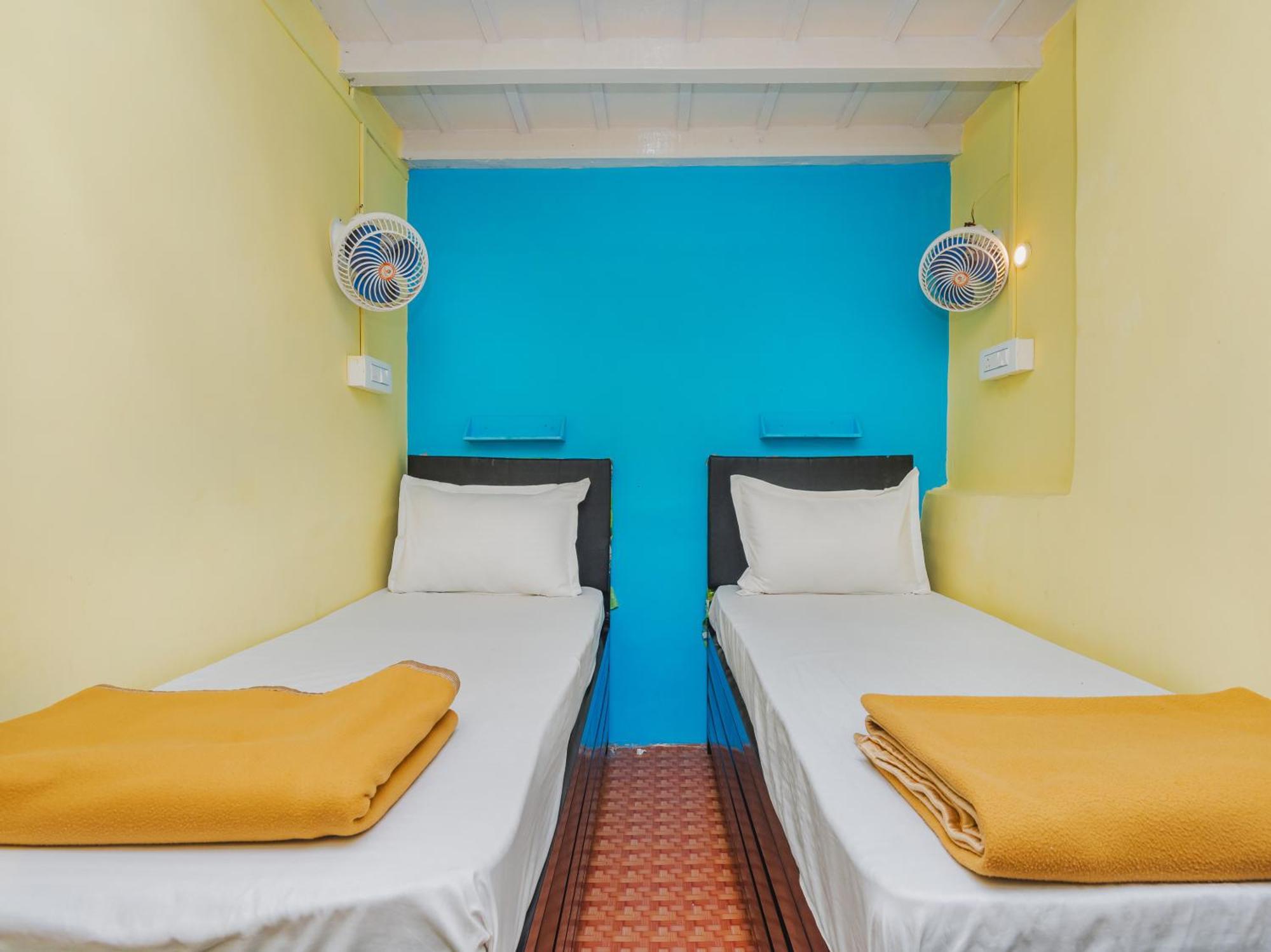 Afra Dormitory For Female & Male 5 Min From Airport Hotel
