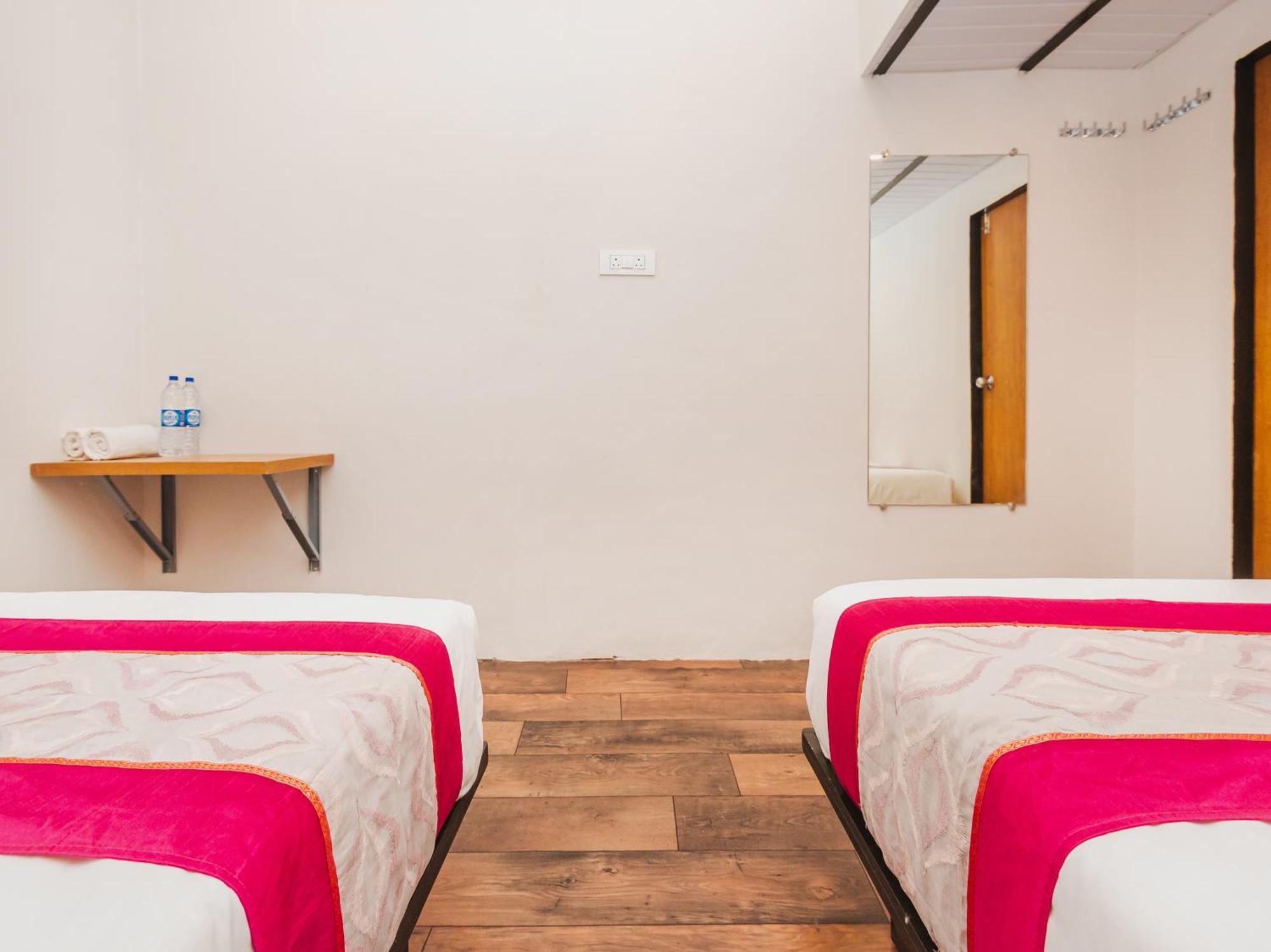 Afra Dormitory For Female & Male 5 Min From Airport Mumbai