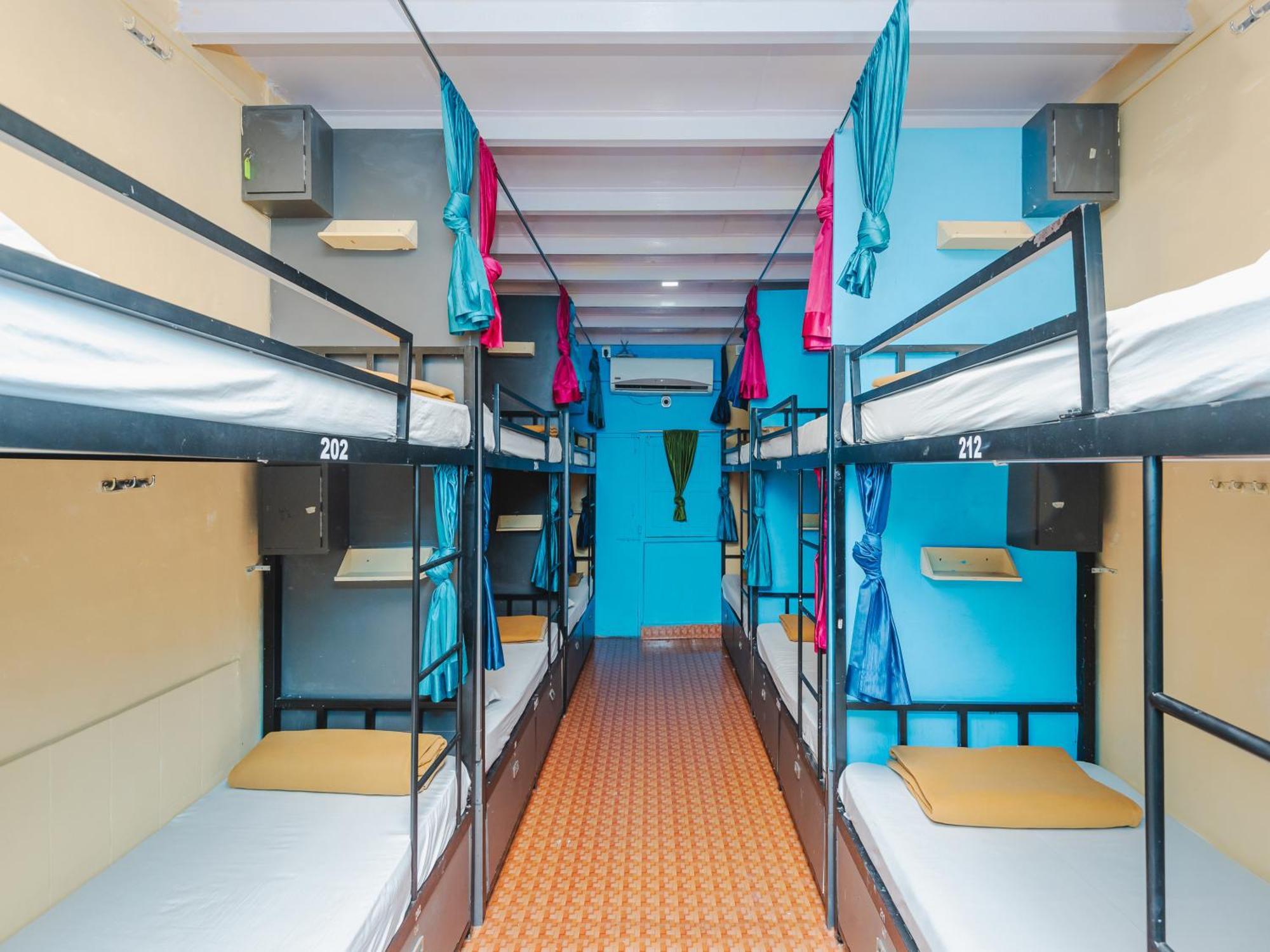Hotel Afra Dormitory For Female & Male 5 Min From Airport Mumbai