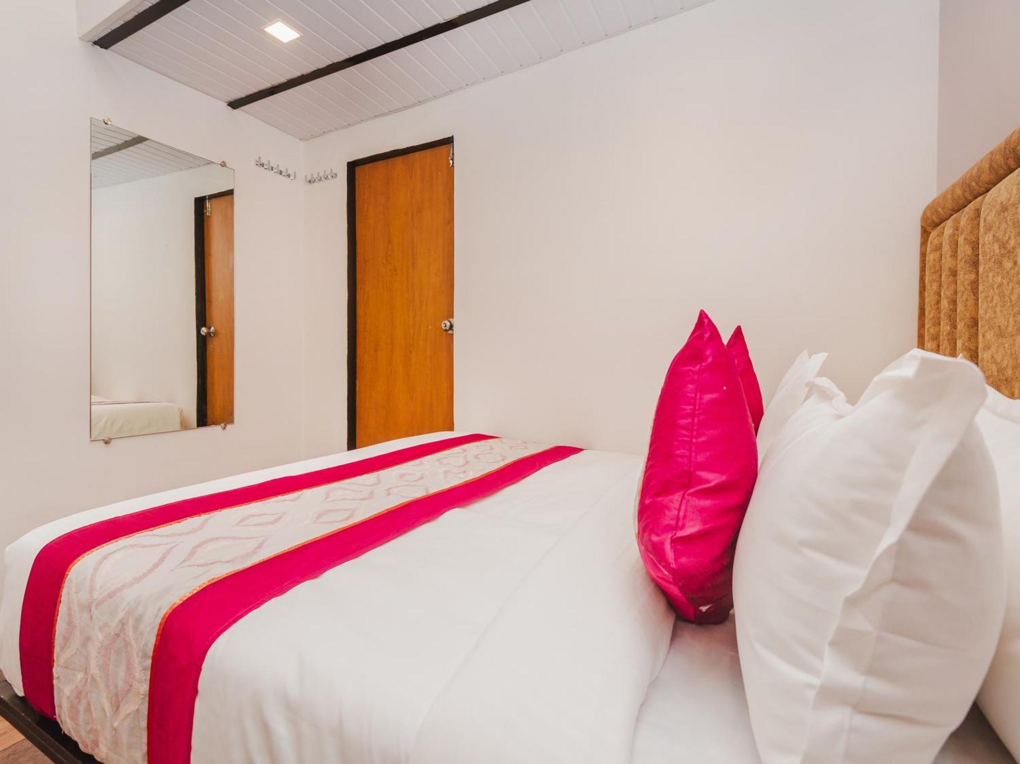 Hotel Afra Dormitory For Female & Male 5 Min From Airport 3*