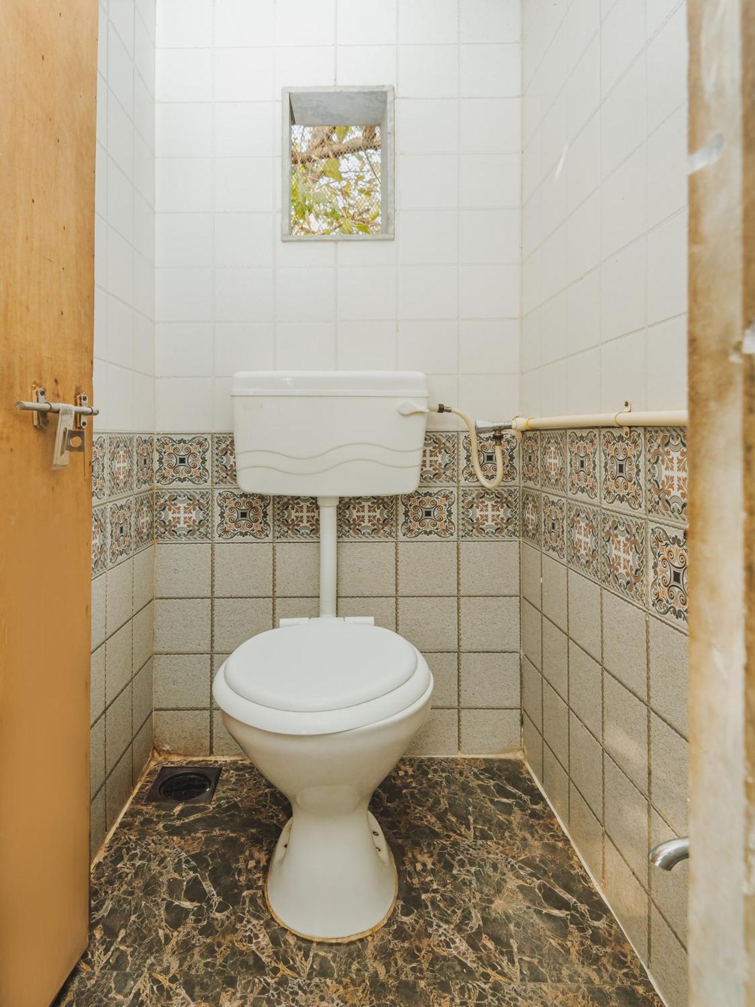 Afra Dormitory For Female & Male 5 Min From Airport Hotel Mumbai