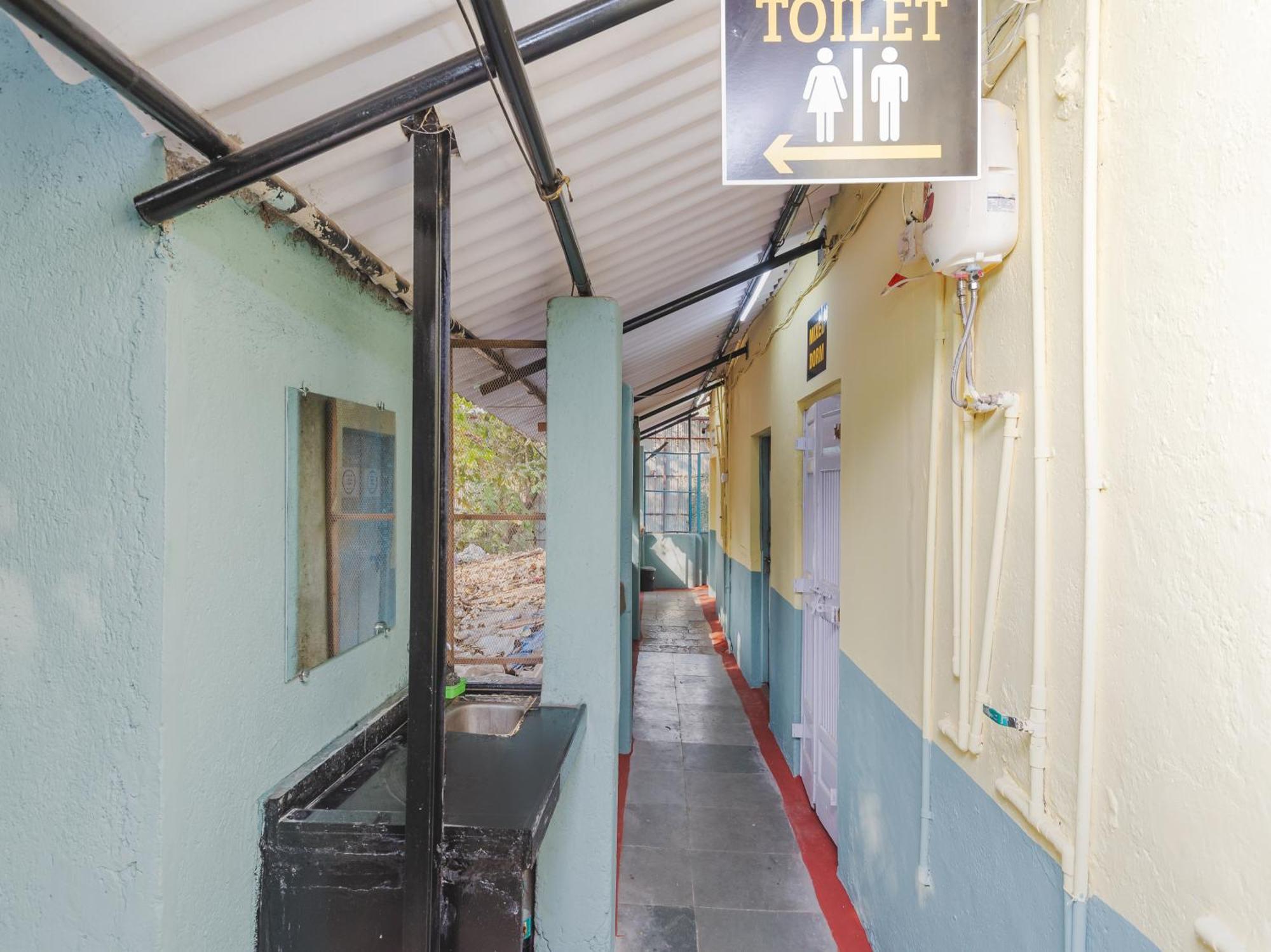Hotel Afra Dormitory For Female & Male 5 Min From Airport Mumbai