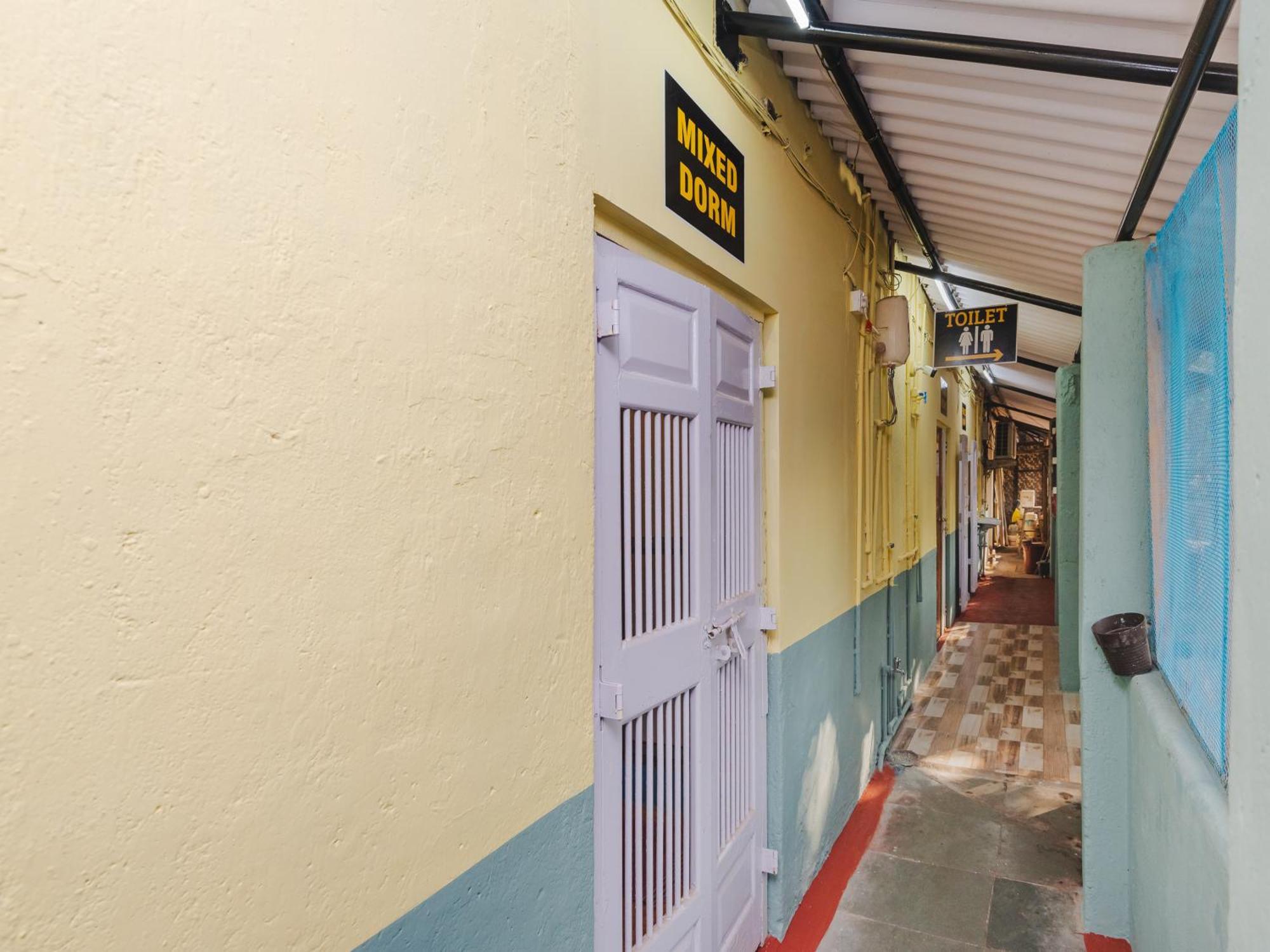 Hotel Afra Dormitory For Female & Male 5 Min From Airport