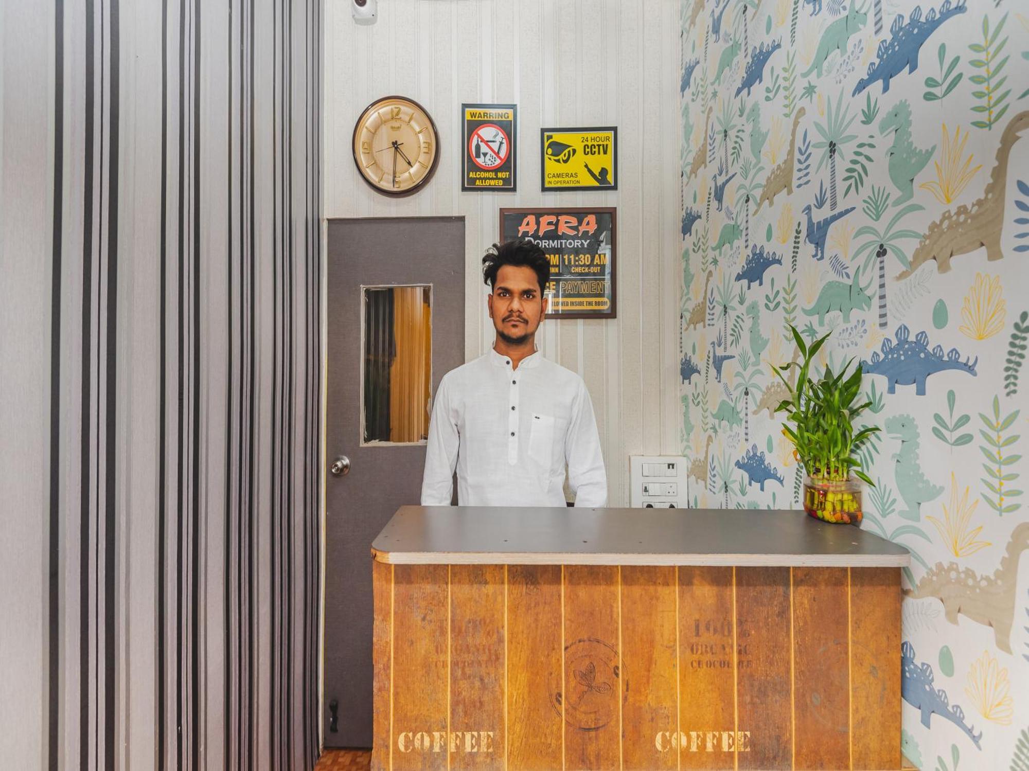 Afra Dormitory For Female & Male 5 Min From Airport Hotel Mumbai
