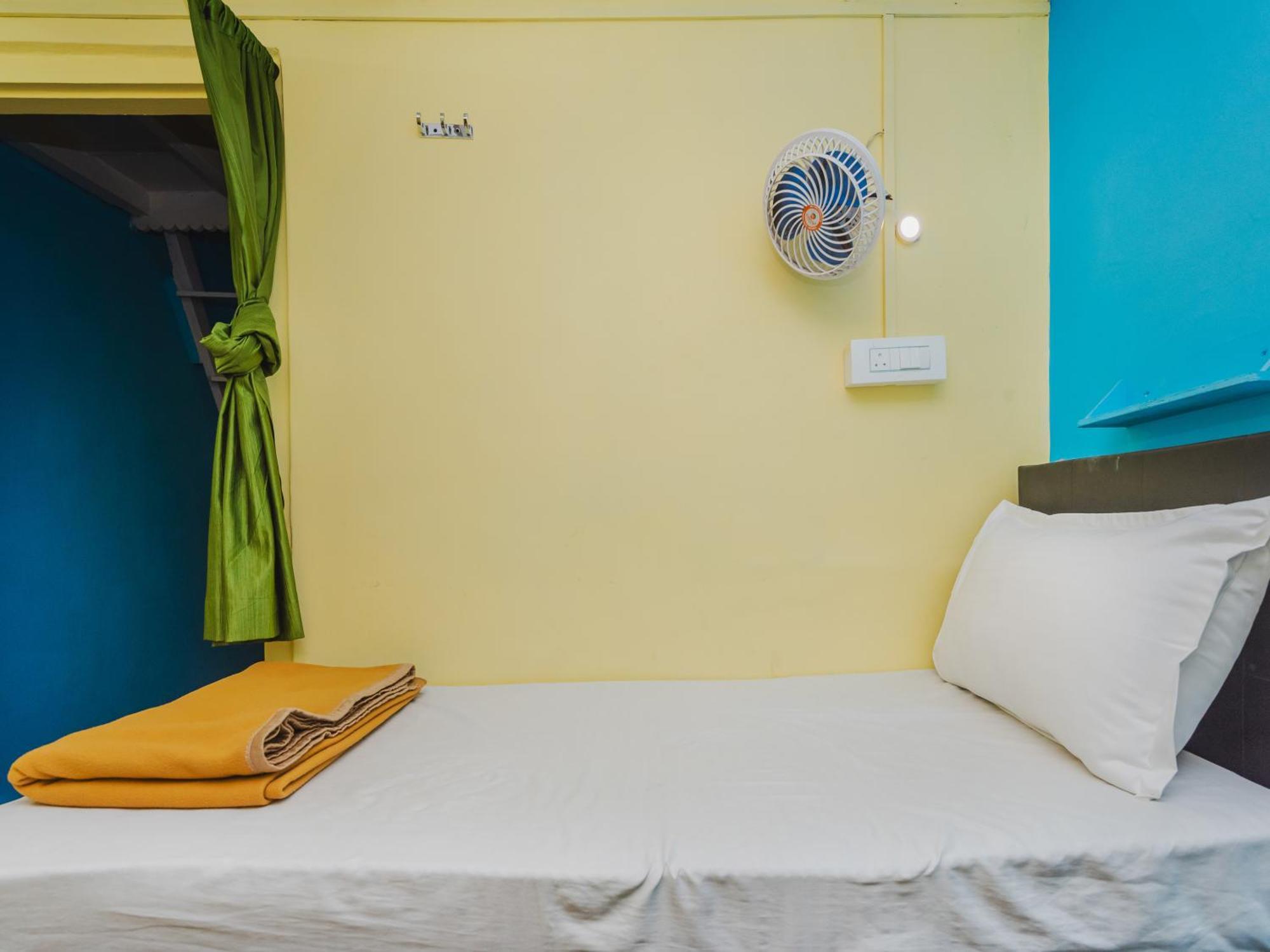 Afra Dormitory For Female & Male 5 Min From Airport Hotel