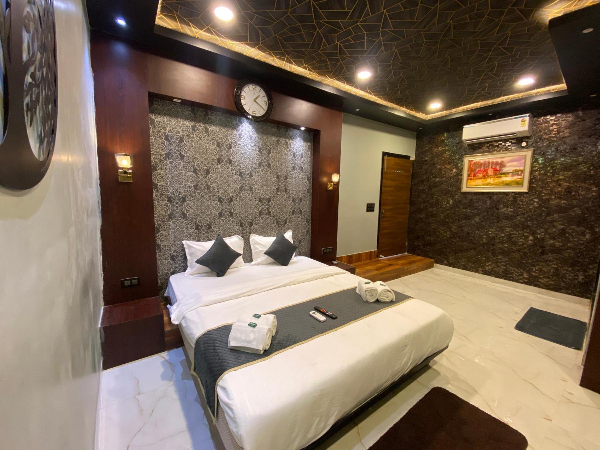97 Inn- Andheri Versova Hotel