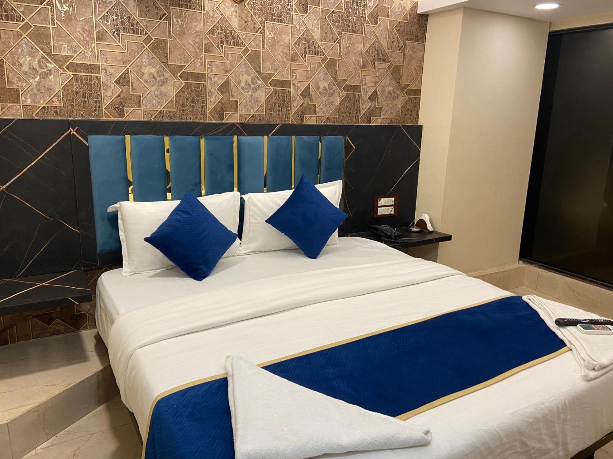 97 Inn- Andheri Versova Hotel