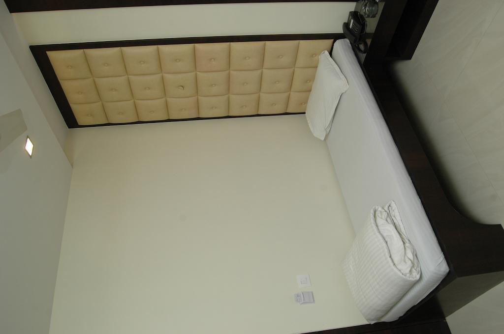 Causeway, Colaba Hotel Mumbai
