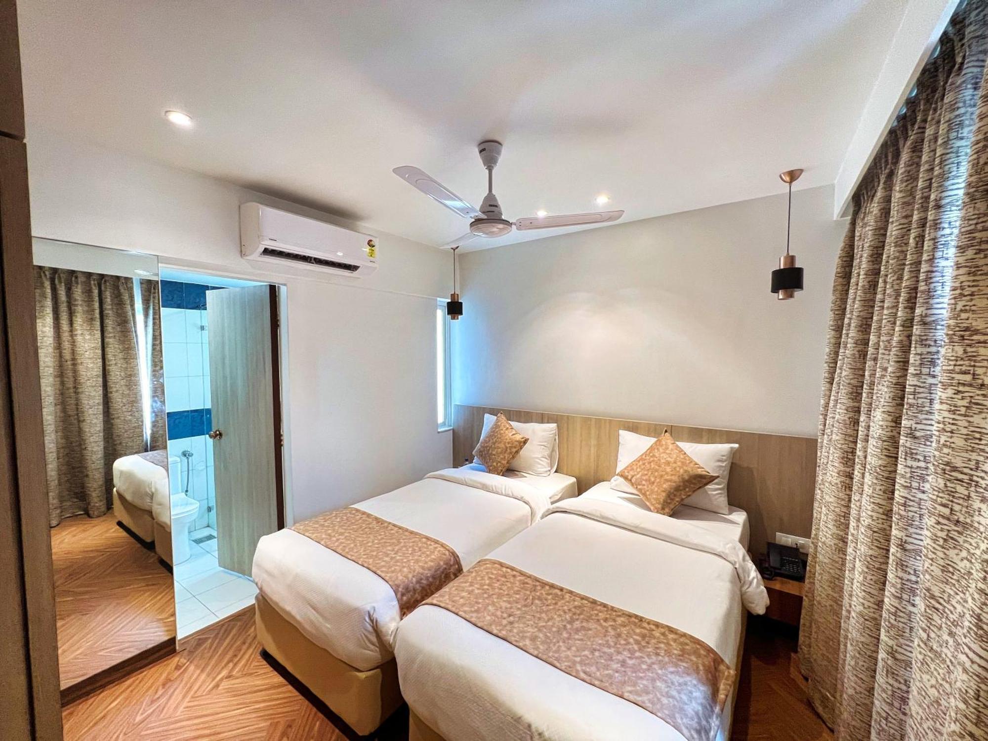 White House By Maxxvalue Service Bandra Apartment *