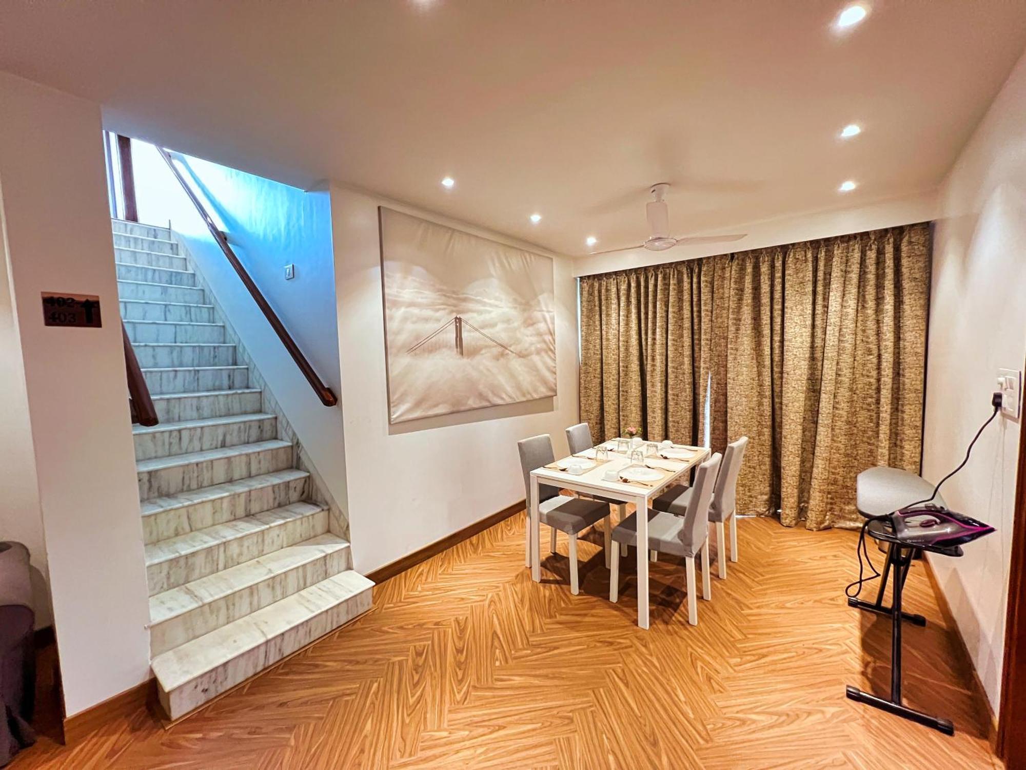 White House By Maxxvalue Service Bandra Apartment *