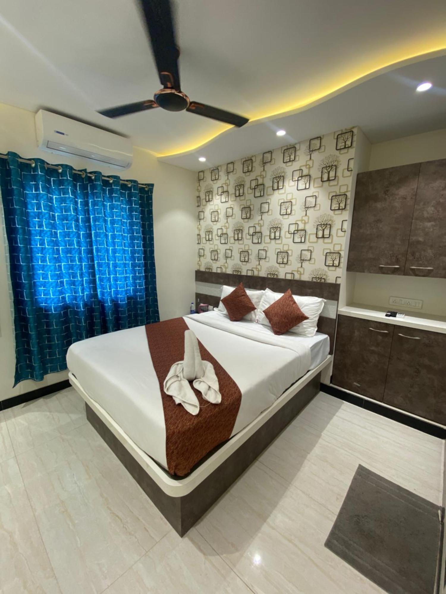 Rose Hotel