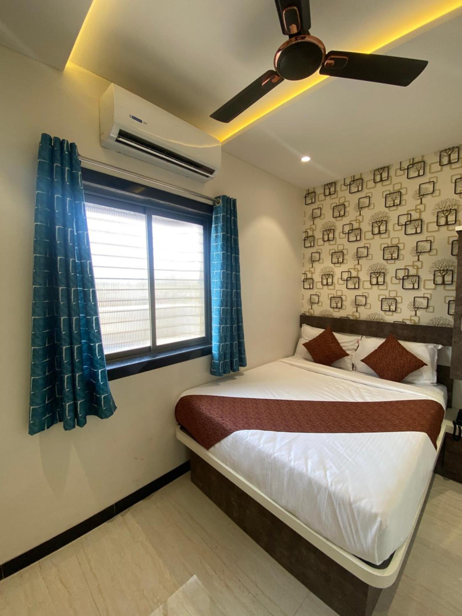 Rose Hotel 2*