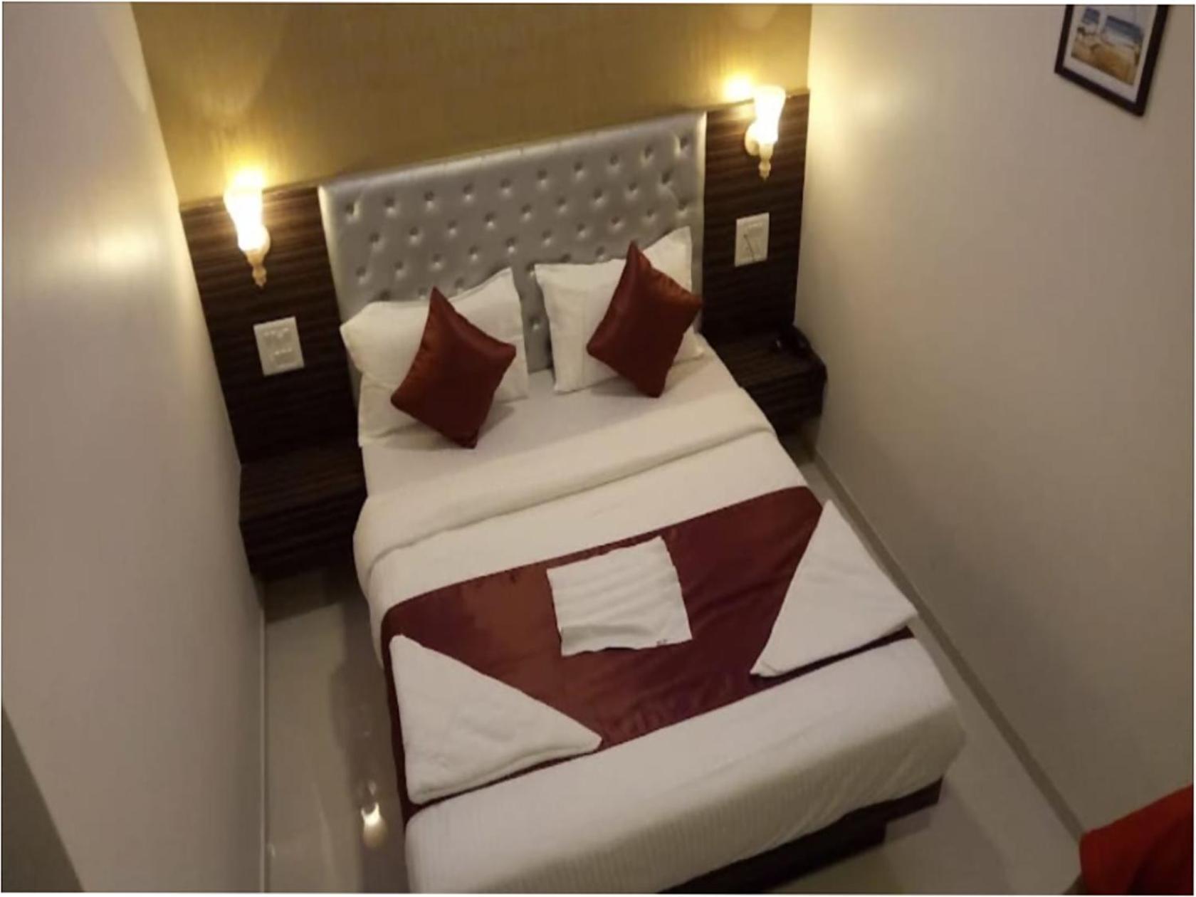 Flagship 83490 Hotel Bently Palace Hotel 3*