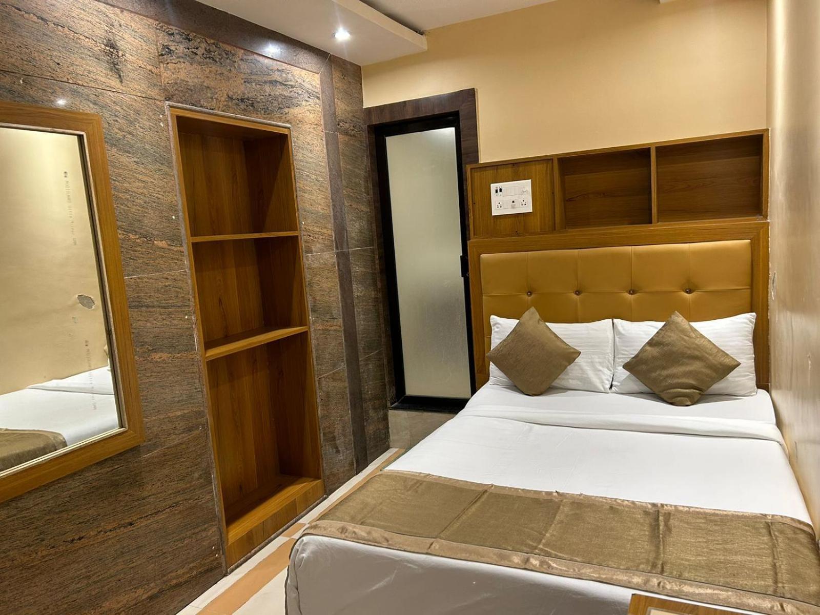 Bkc Mannat Hotel 3*
