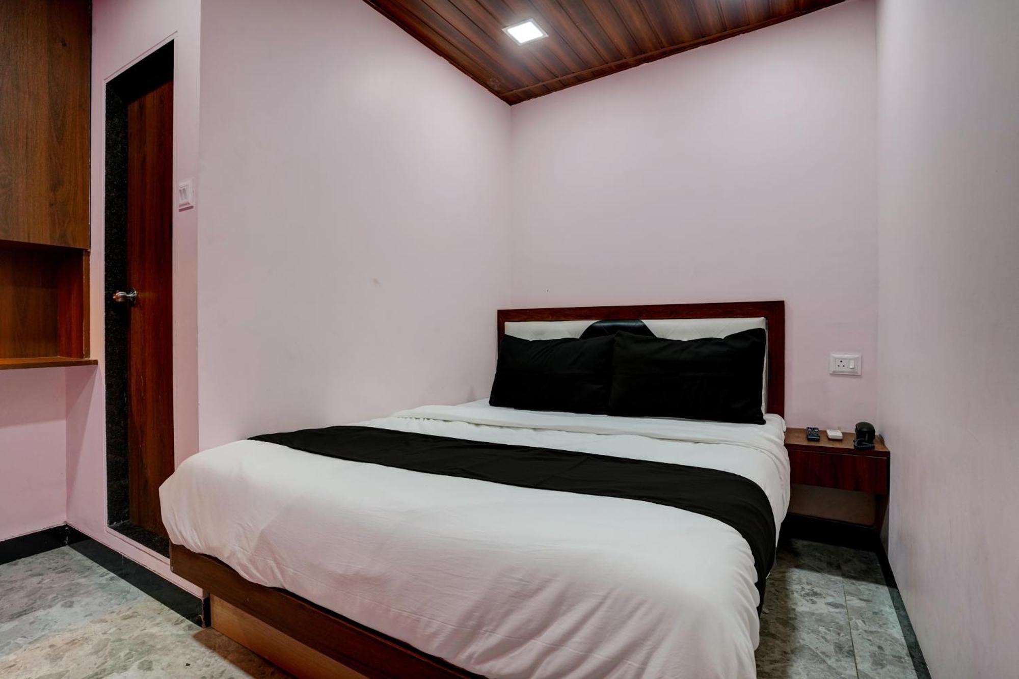 Oyo 8212 Flagship King Residency 3*