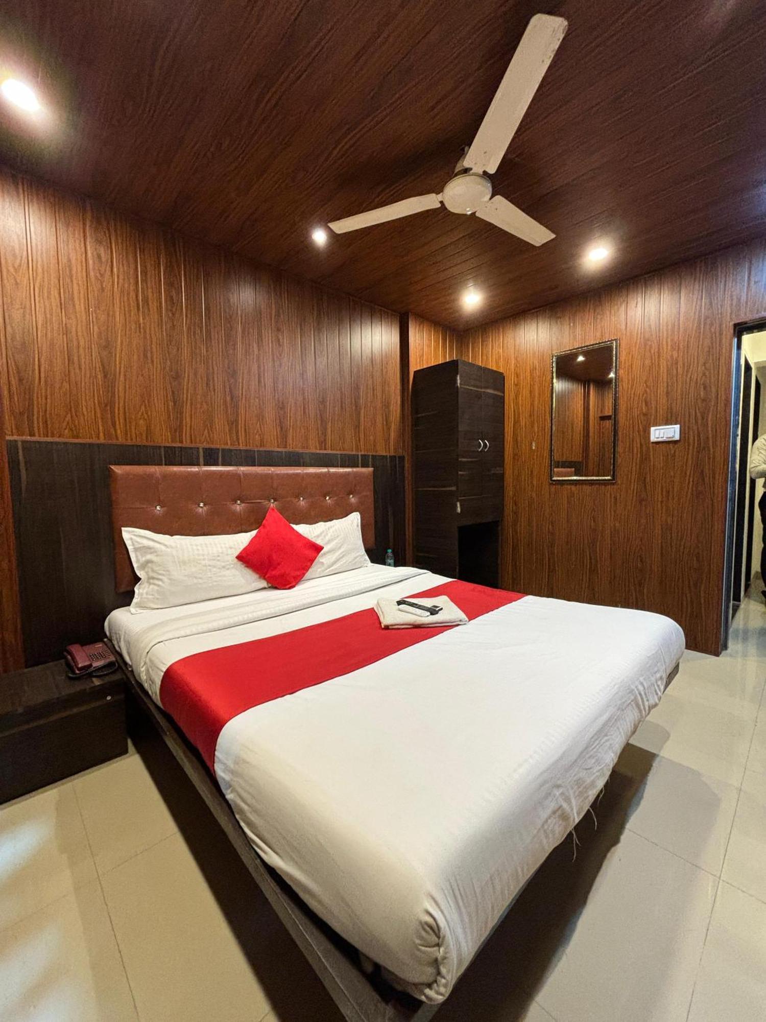 Hotel Hotel Borivali Executive - Near Borivali Railway Station
