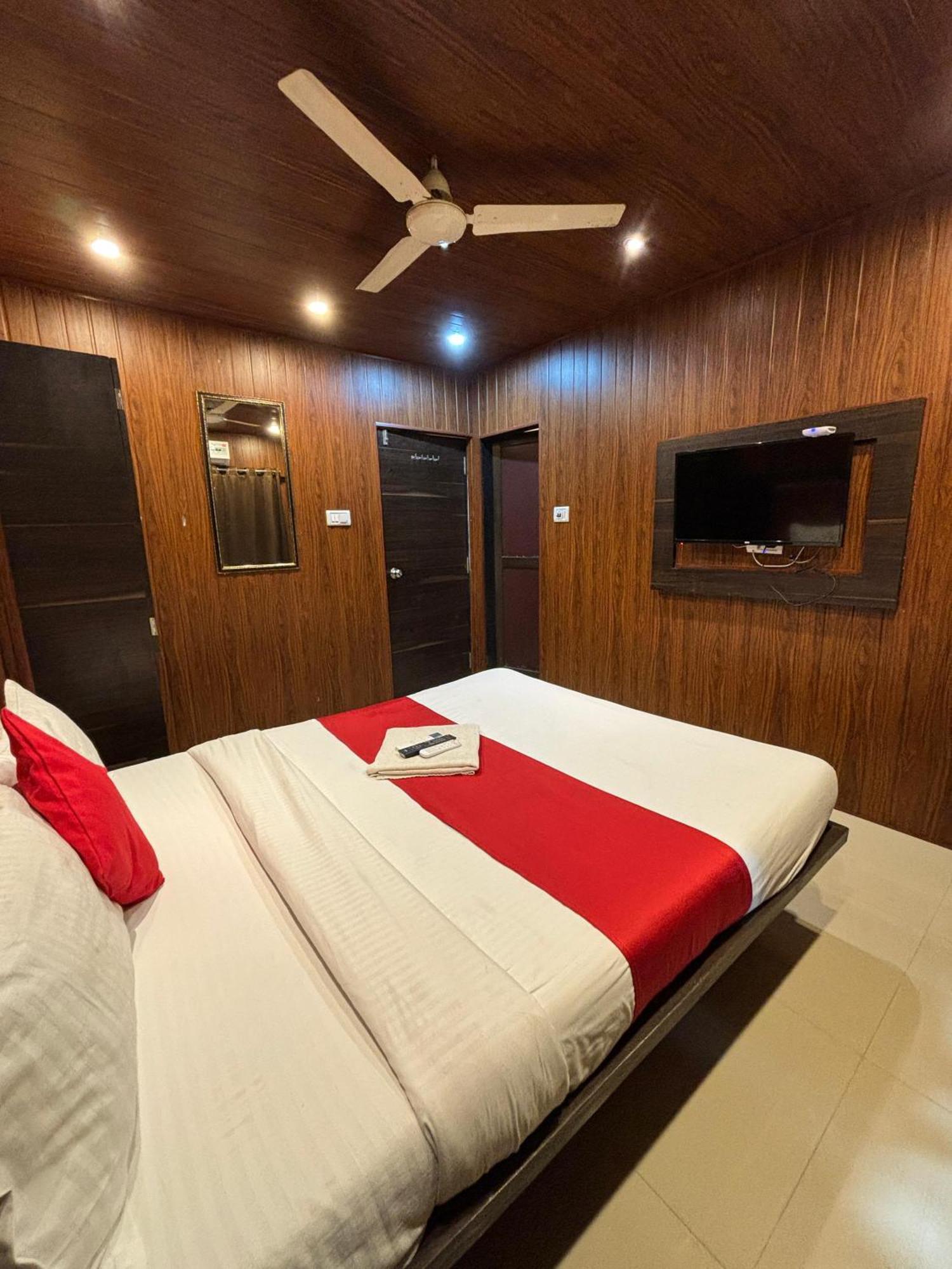 Hotel Borivali Executive - Near Borivali Railway Station 3*