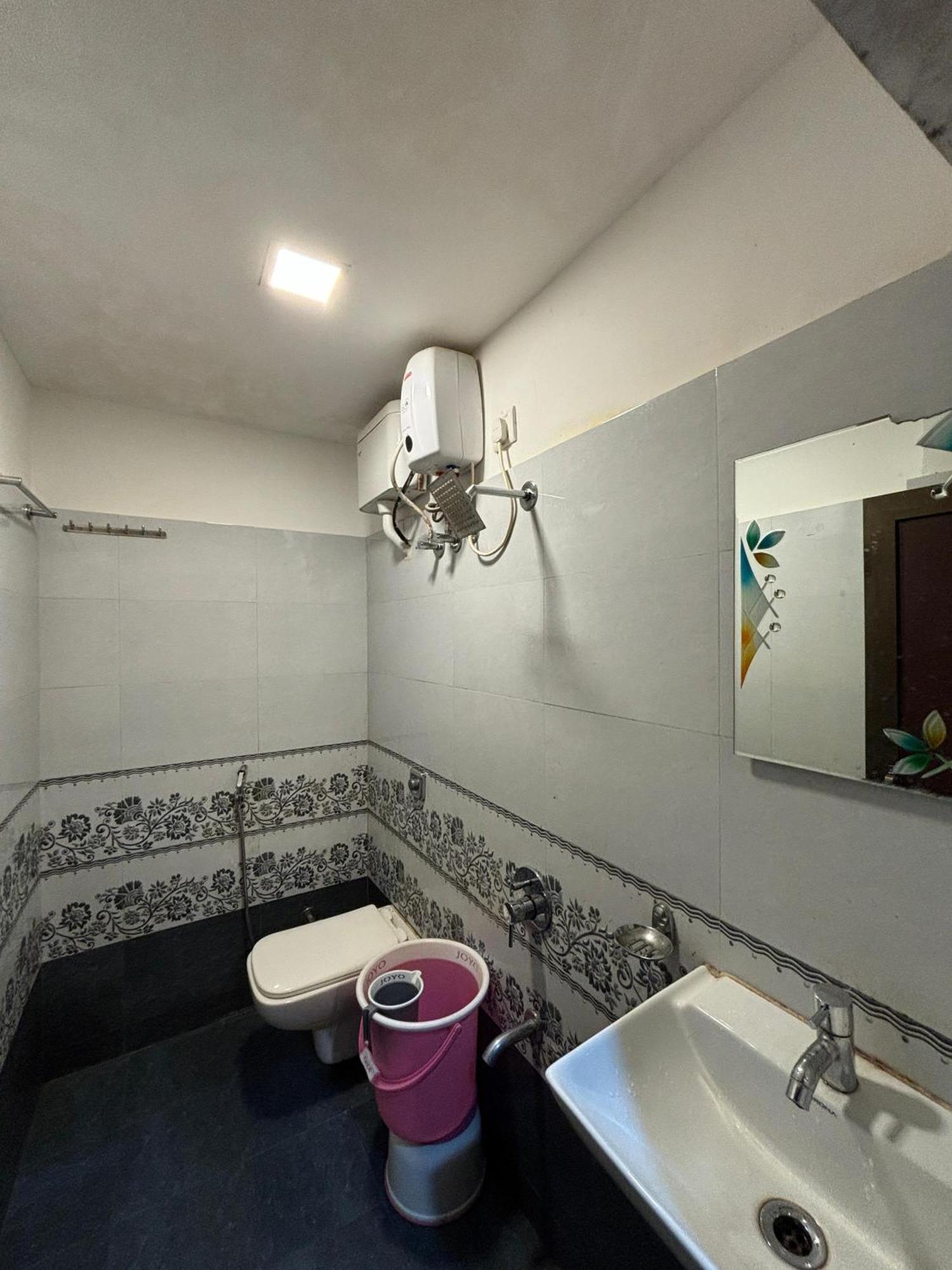 Hotel Borivali Executive - Near Borivali Railway Station 3*