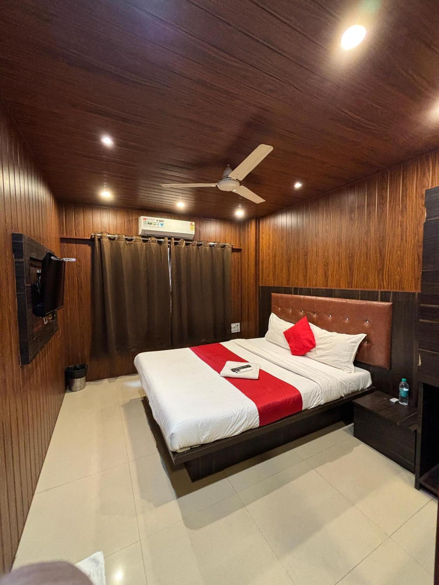 Hotel Hotel Borivali Executive - Near Borivali Railway Station 3*