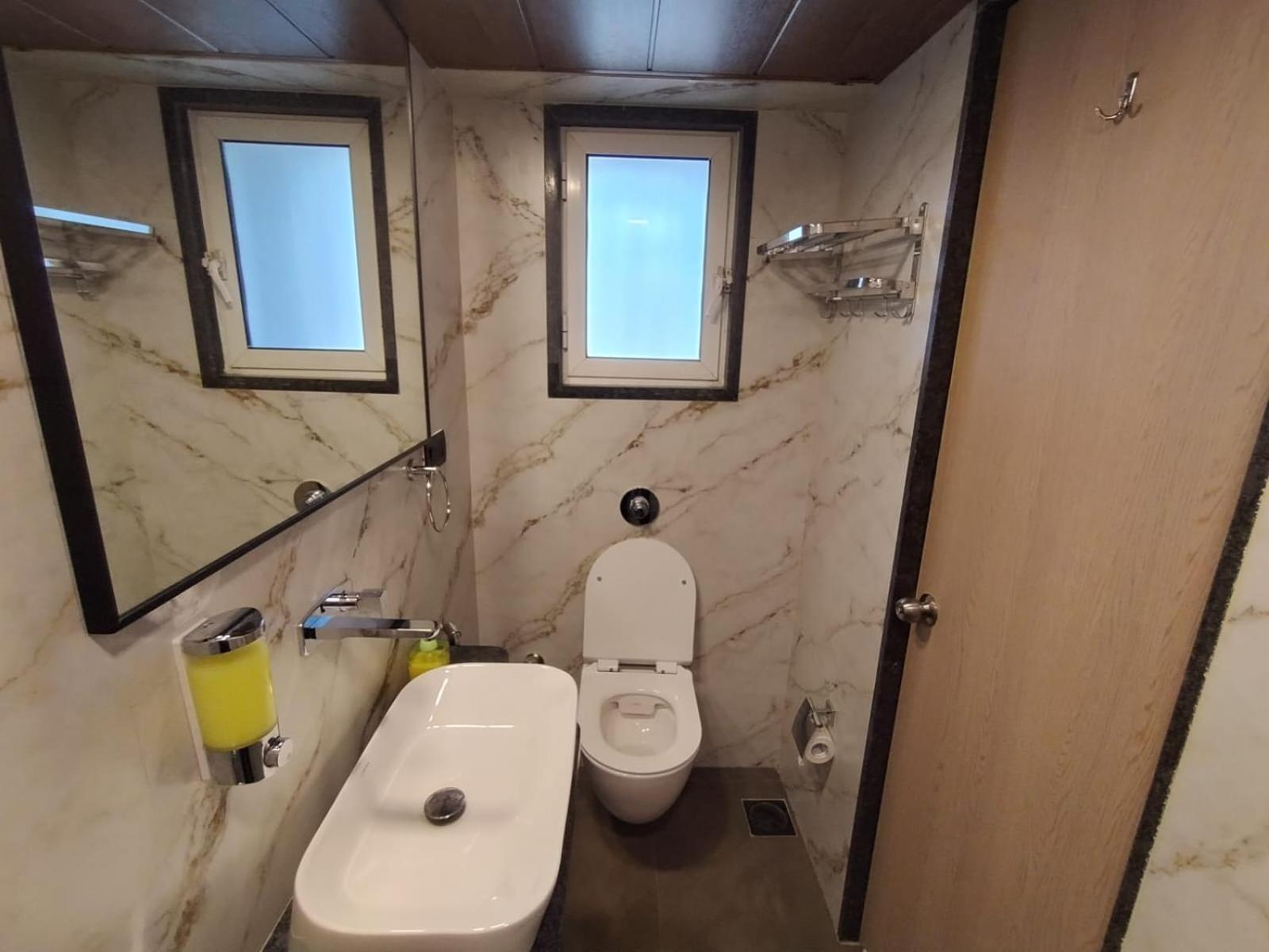 Hotel J And Banquets Mumbai