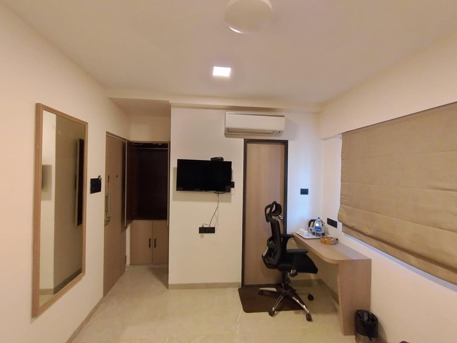 Hotel J And Banquets Mumbai
