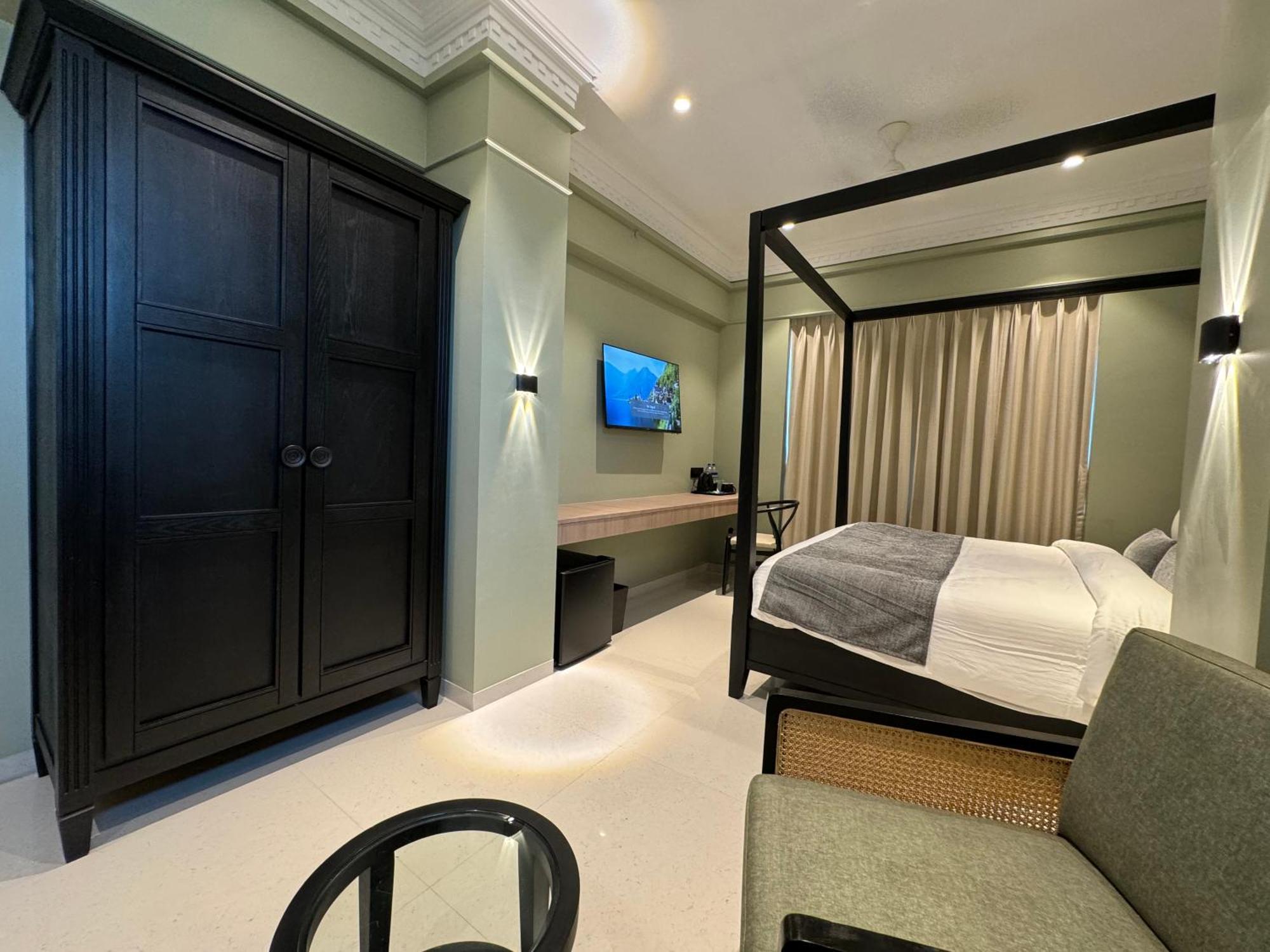 Hotel House, Malad