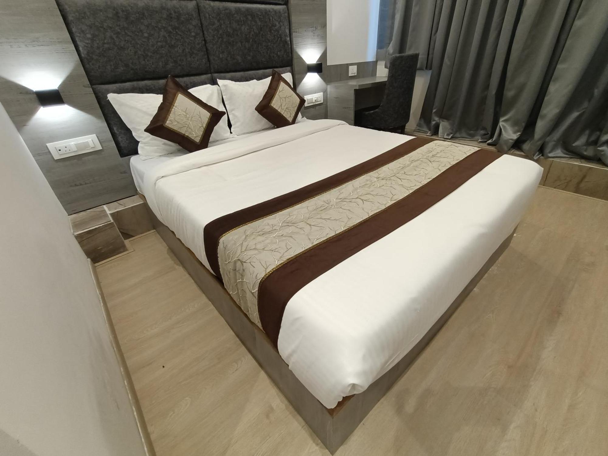 Beverly Palace Santacruz - Near Bkc - Airport T1
