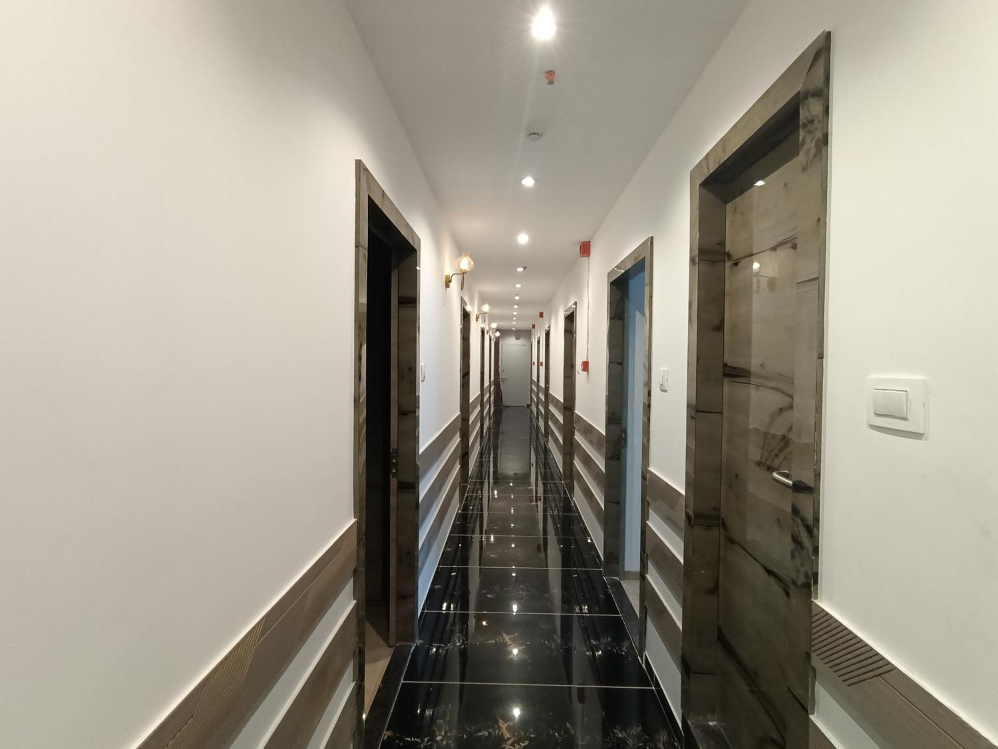 Hotel Beverly Palace Santacruz - Near Bkc - Airport T1 Mumbai