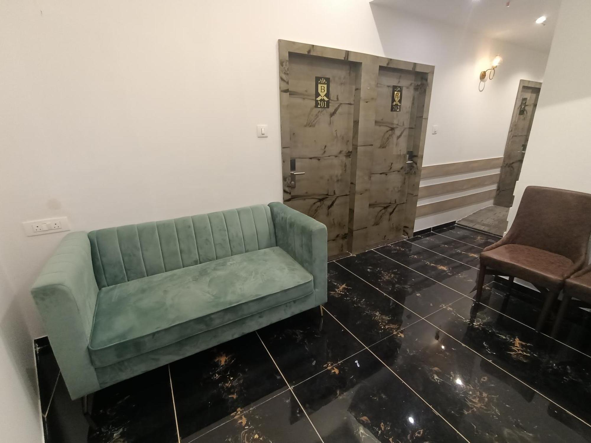 Hotel Beverly Palace Santacruz - Near Bkc - Airport T1
