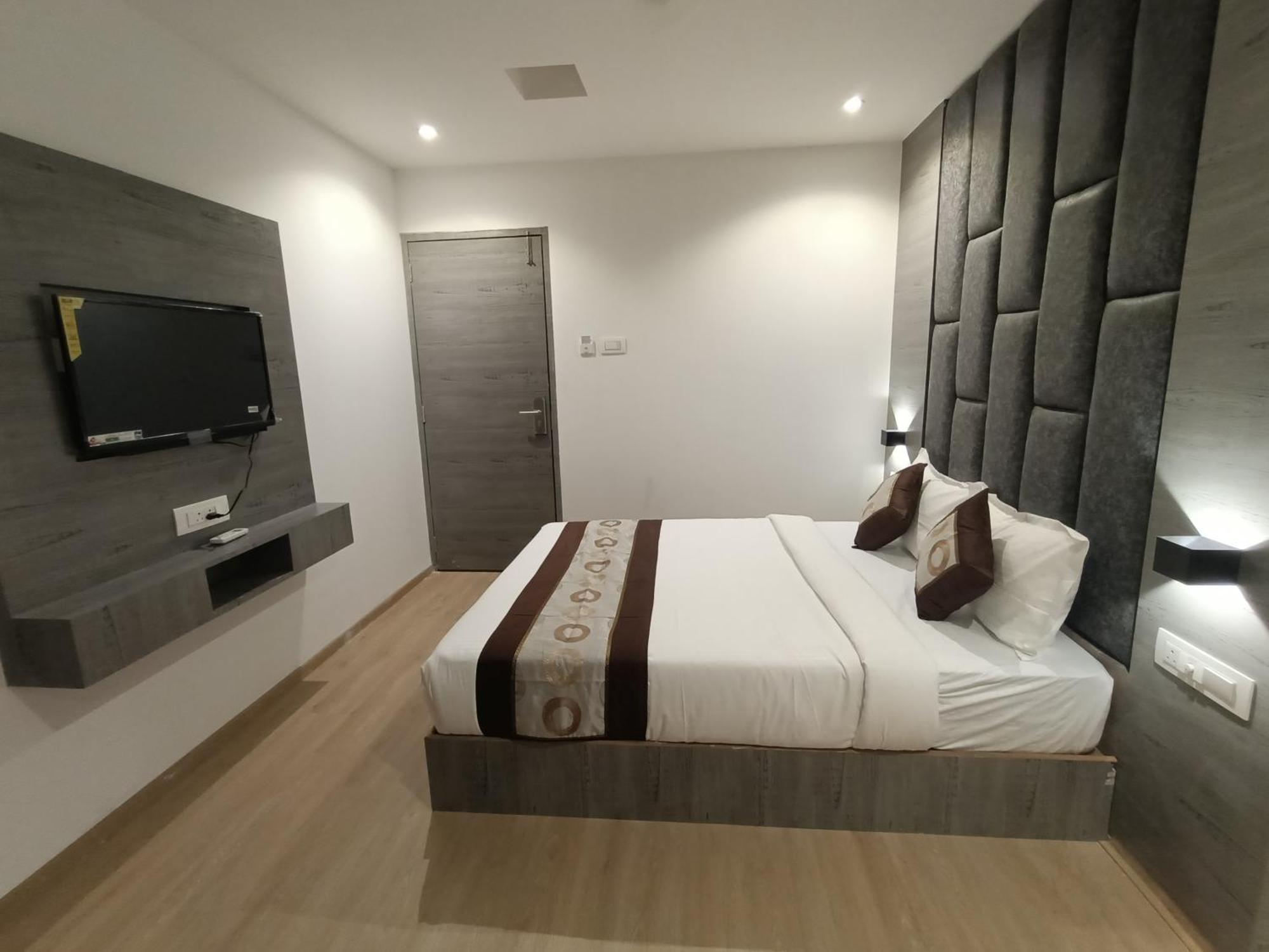 Beverly Palace Santacruz - Near Bkc - Airport T1