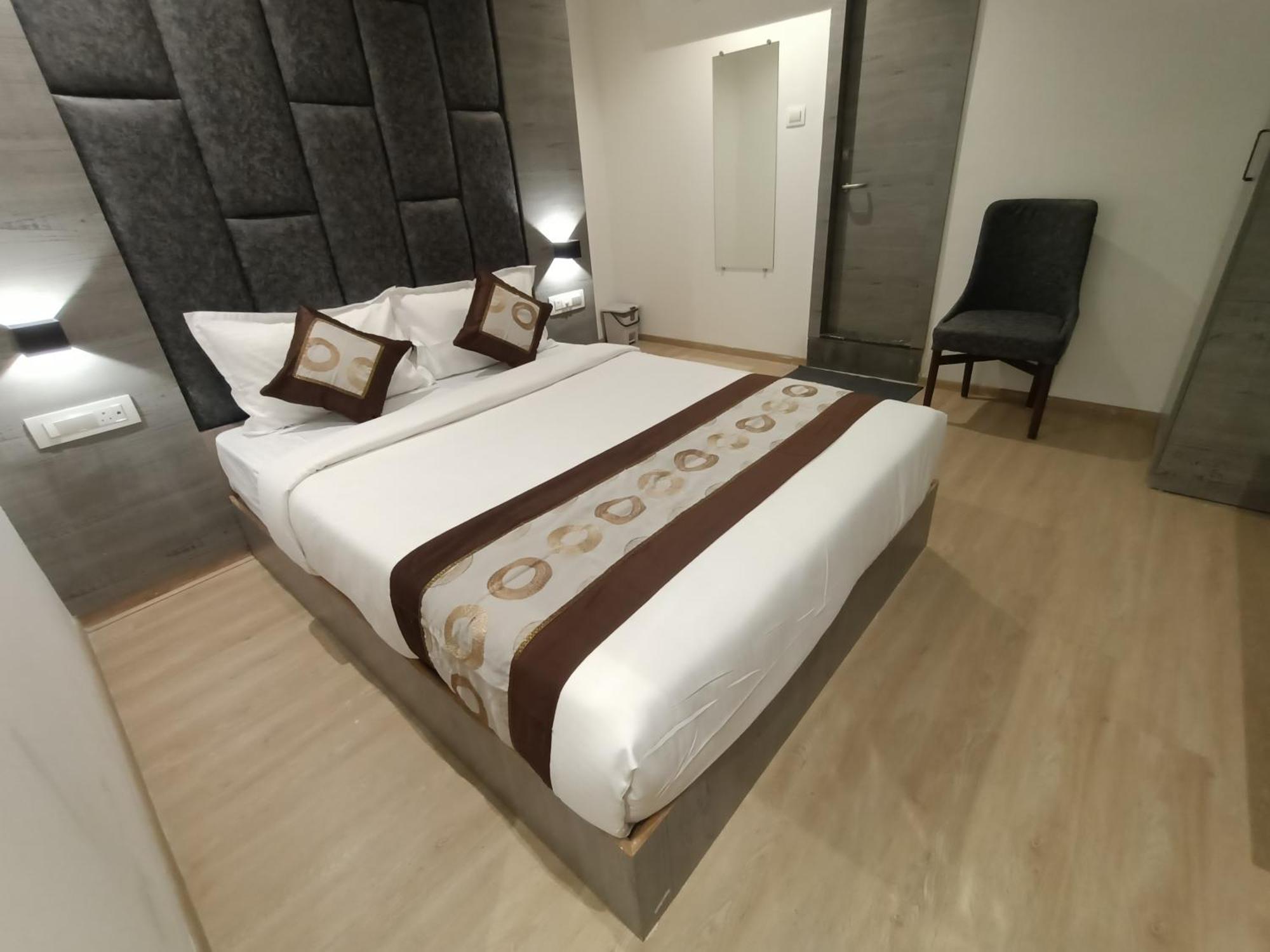 Beverly Palace Santacruz - Near Bkc - Airport T1 Hotel