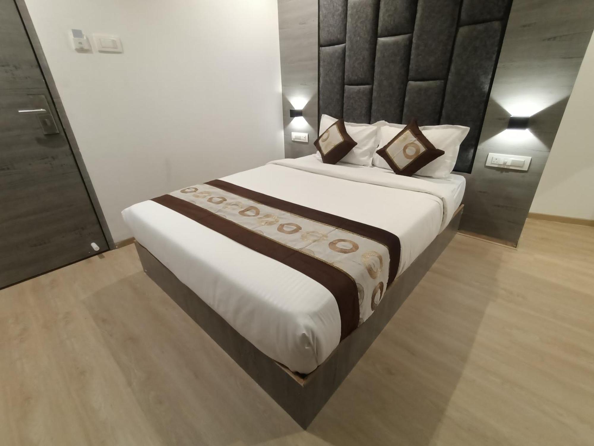 Beverly Palace Santacruz - Near Bkc - Airport T1