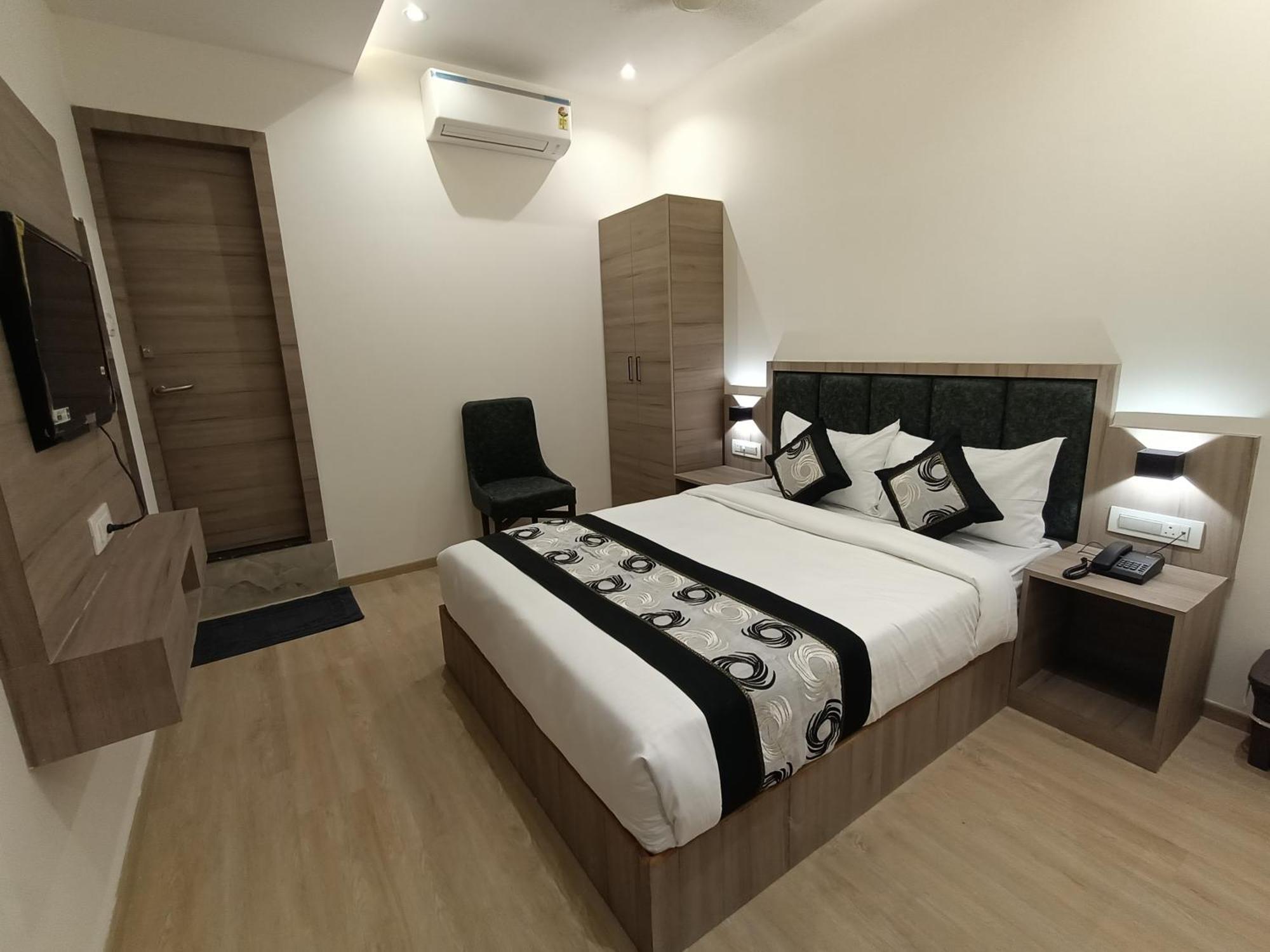 Hotel Beverly Palace Santacruz - Near Bkc - Airport T1
