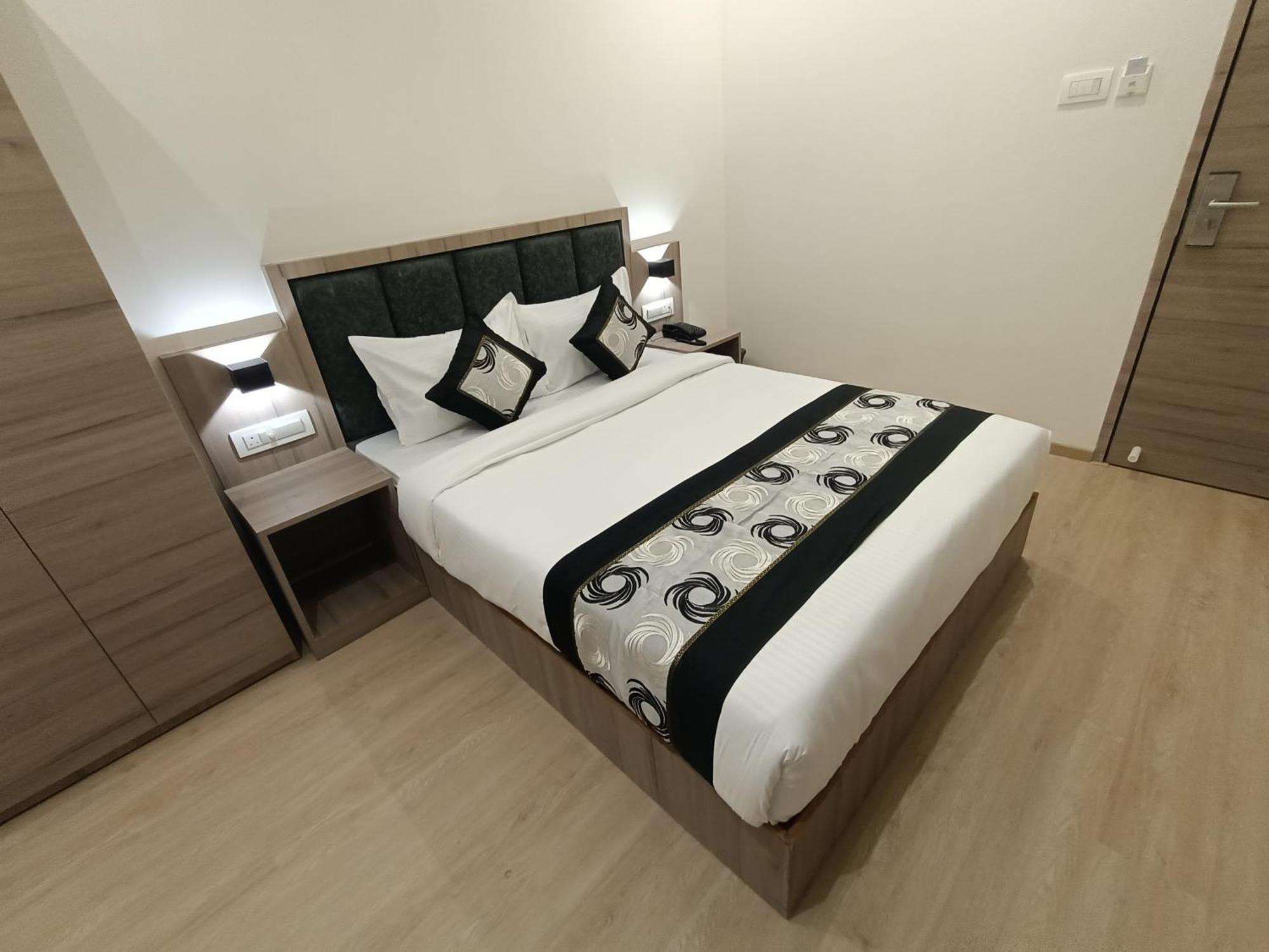 Hotel Beverly Palace Santacruz - Near Bkc - Airport T1