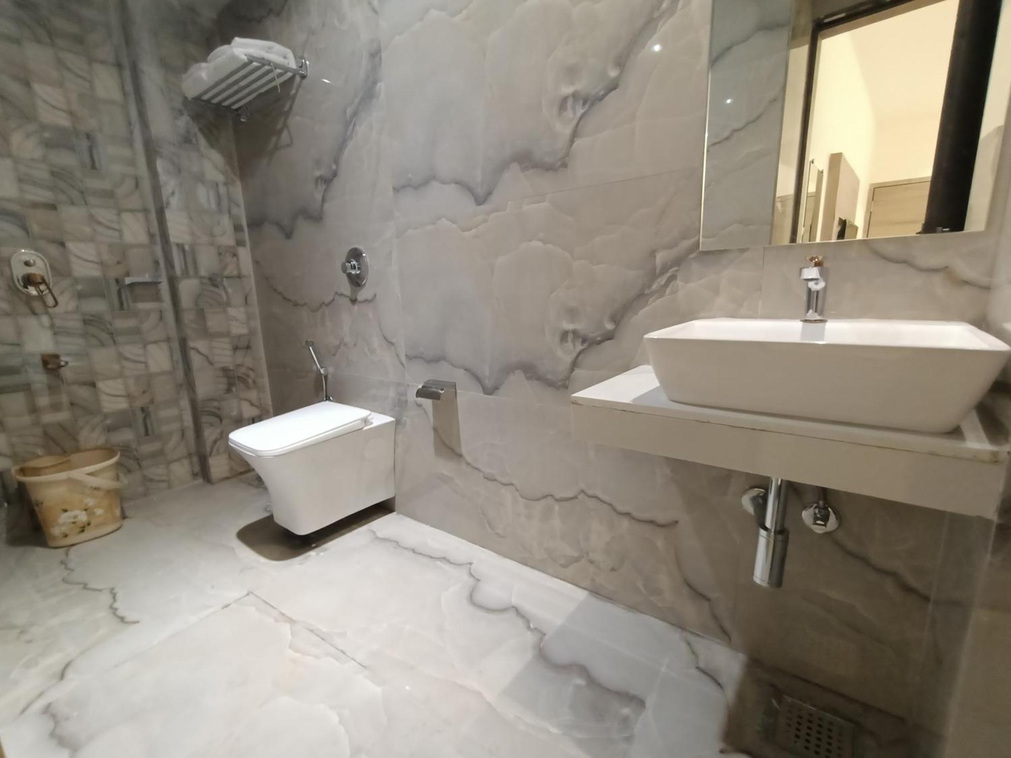 Beverly Palace Santacruz - Near Bkc - Airport T1 Mumbai