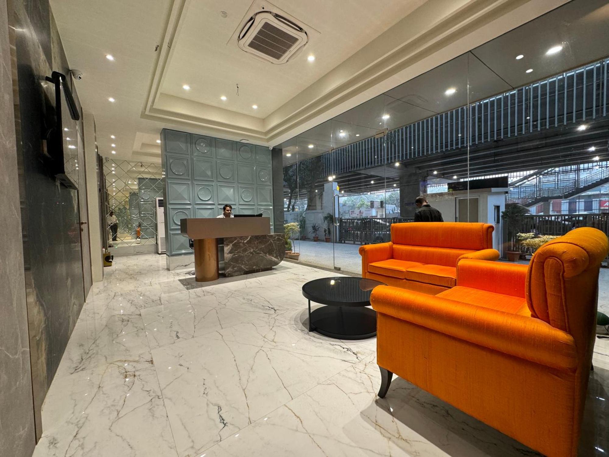Hotel House, Malad