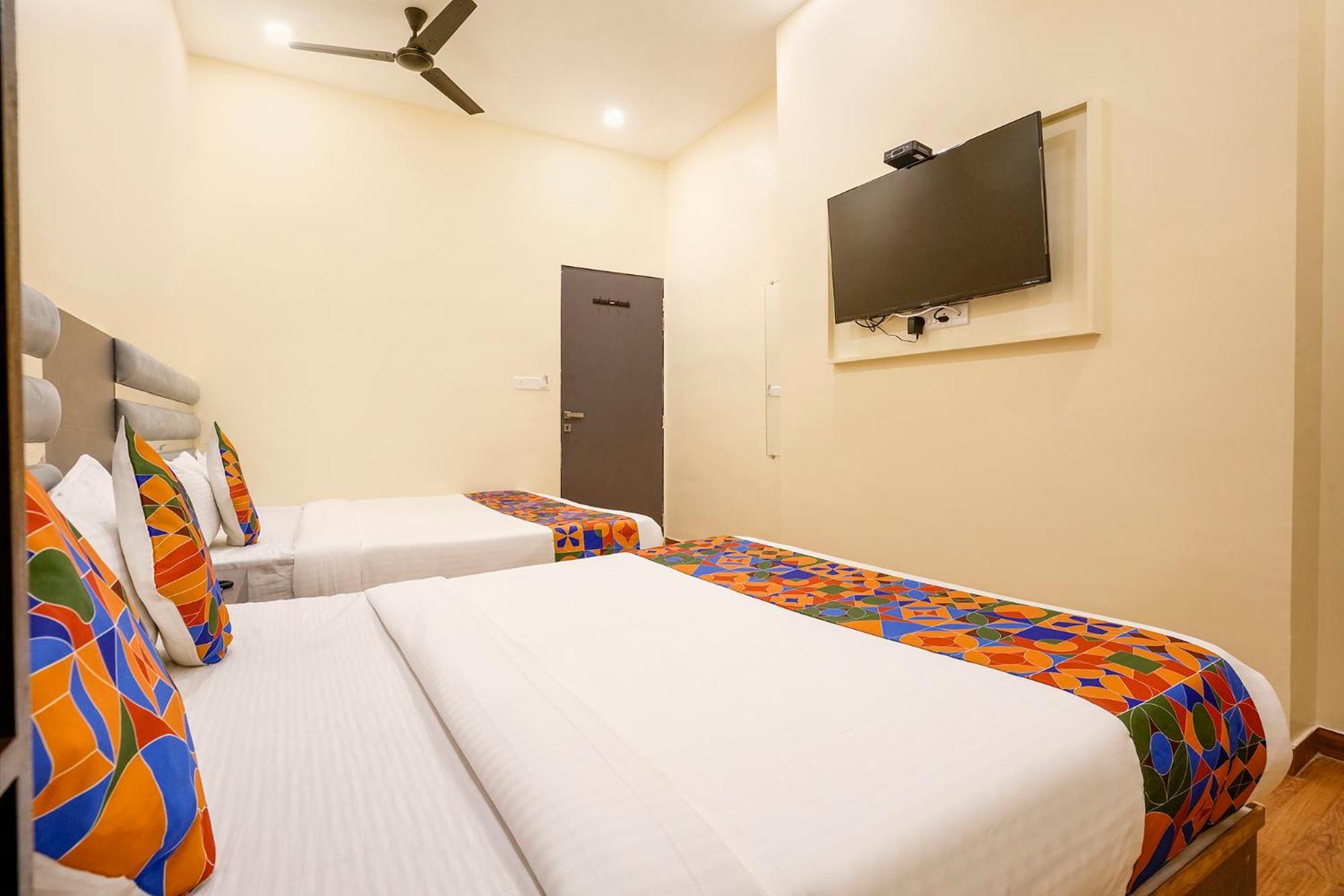 Hotel Fabhotel Freedom International - Nr International Airport