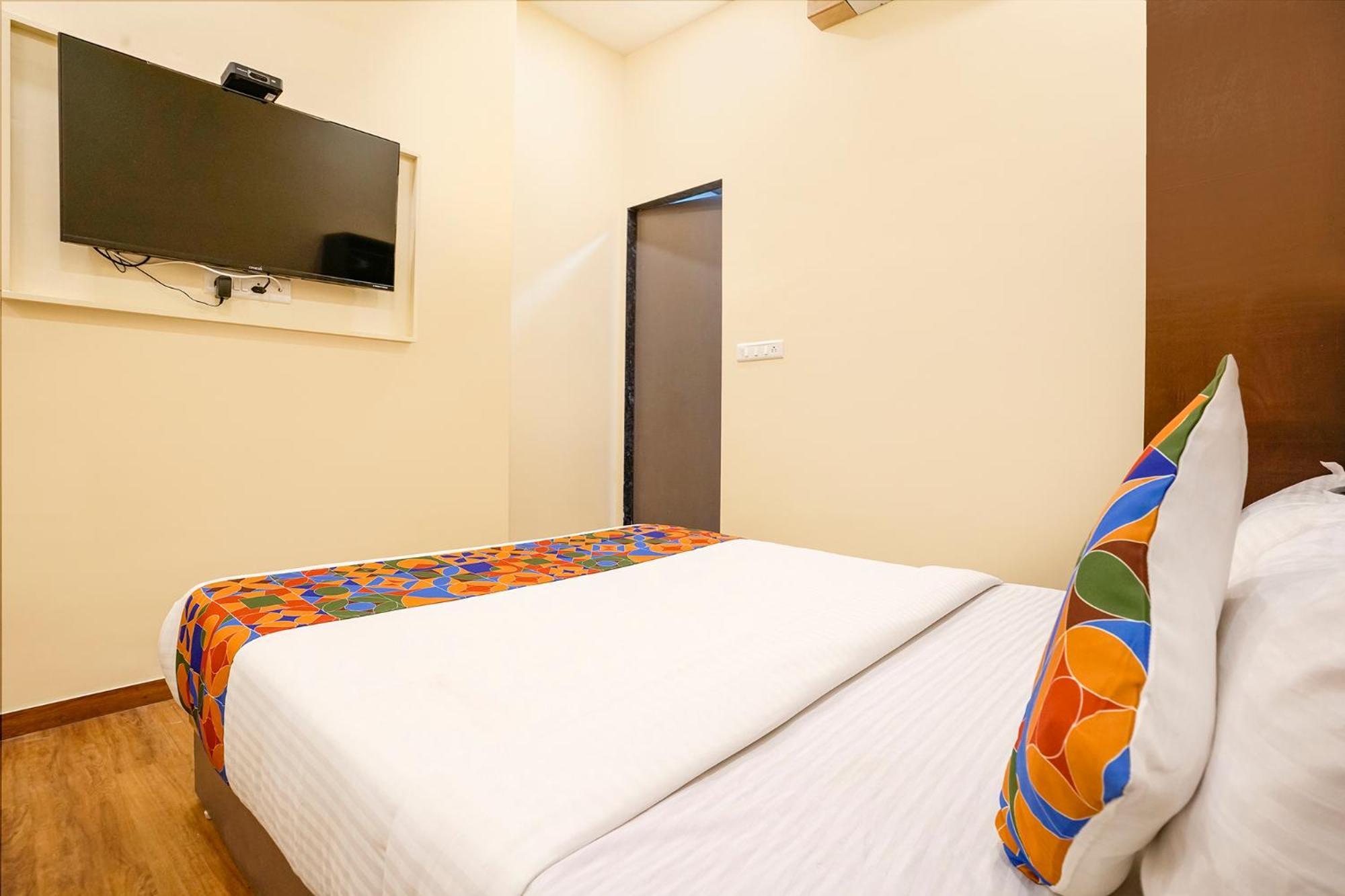 Hotel Fabhotel Freedom International - Nr International Airport