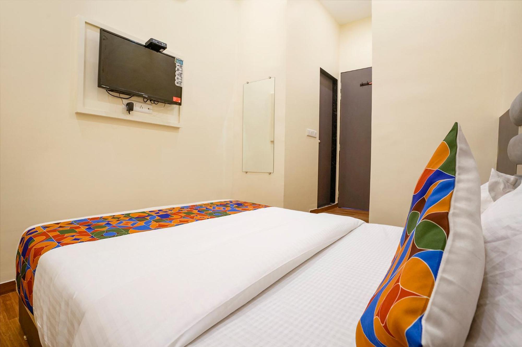 Hotel Fabhotel Freedom International - Nr International Airport