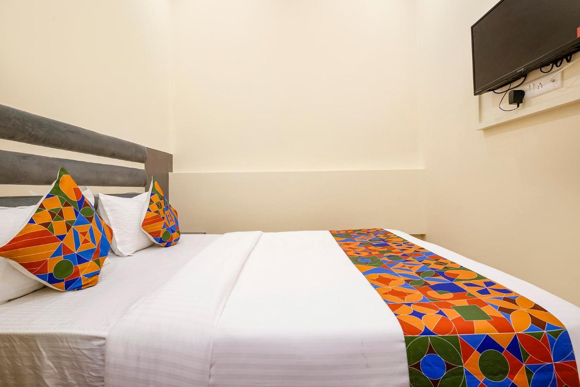 Fabhotel Freedom International - Nr International Airport