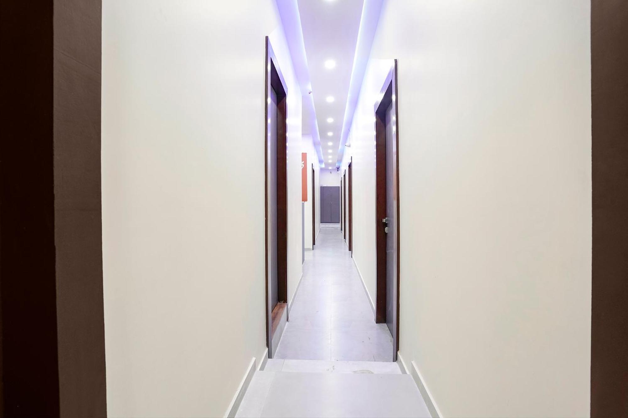 Hotel Fabhotel Freedom International - Nr International Airport 3*