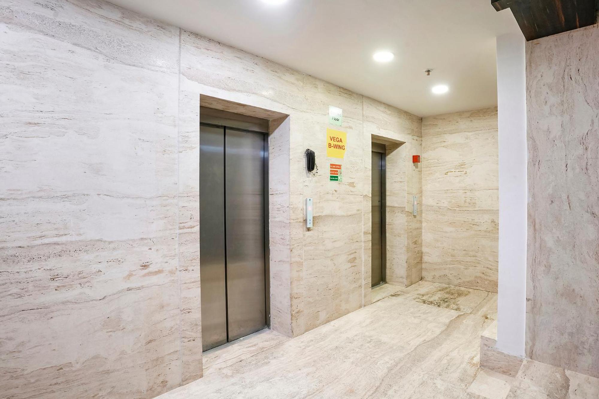 Fabhotel Freedom International - Nr International Airport