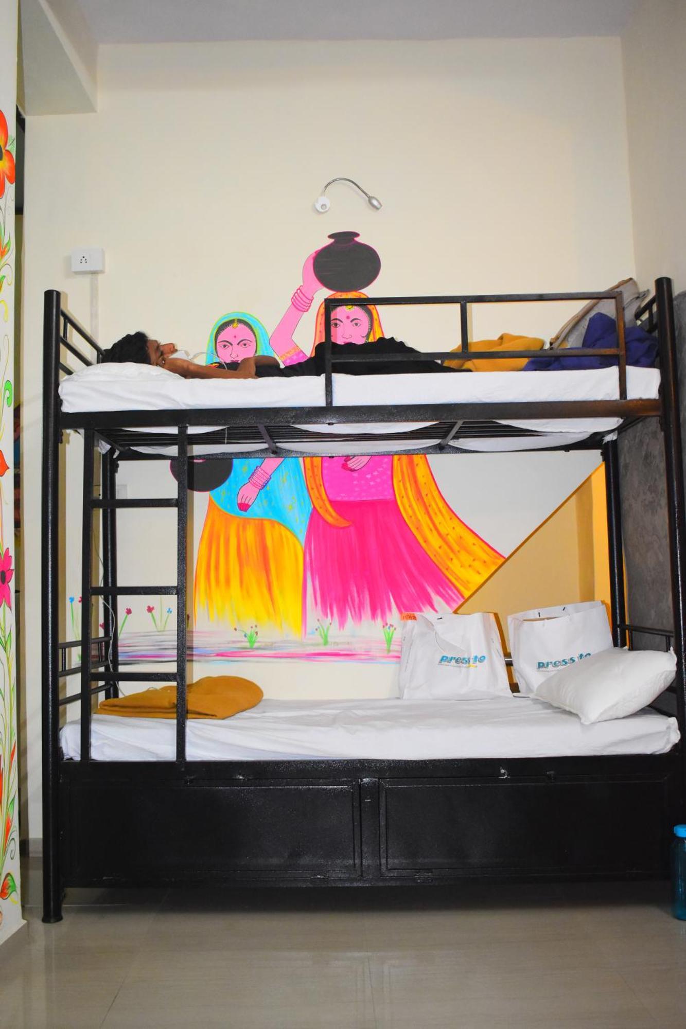 Hostel Solo *