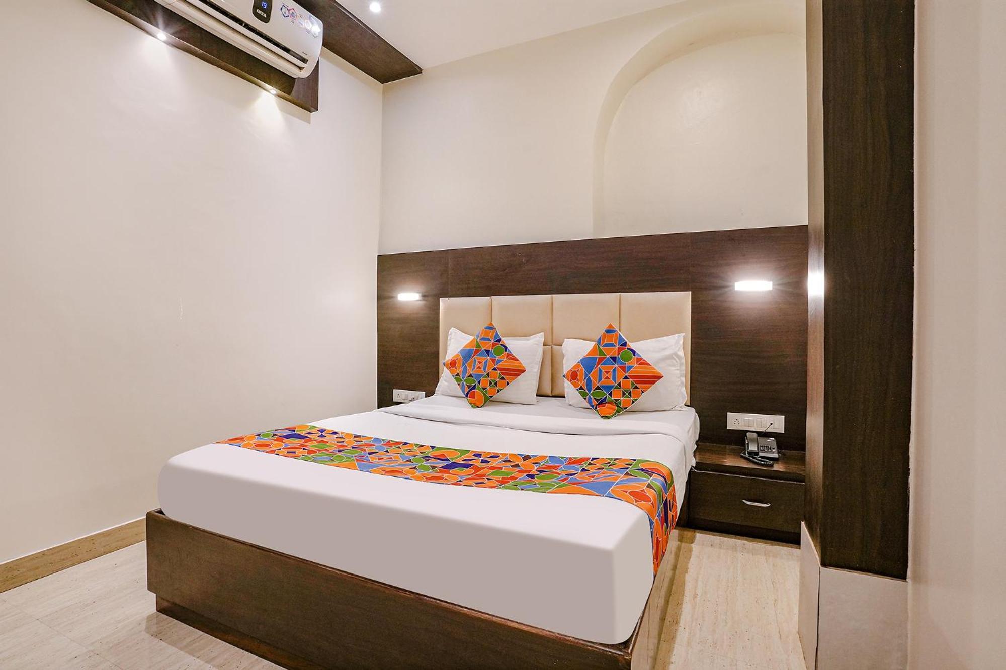 Hotel Fabexpress Abad - 700m From Gateway Of India 3*