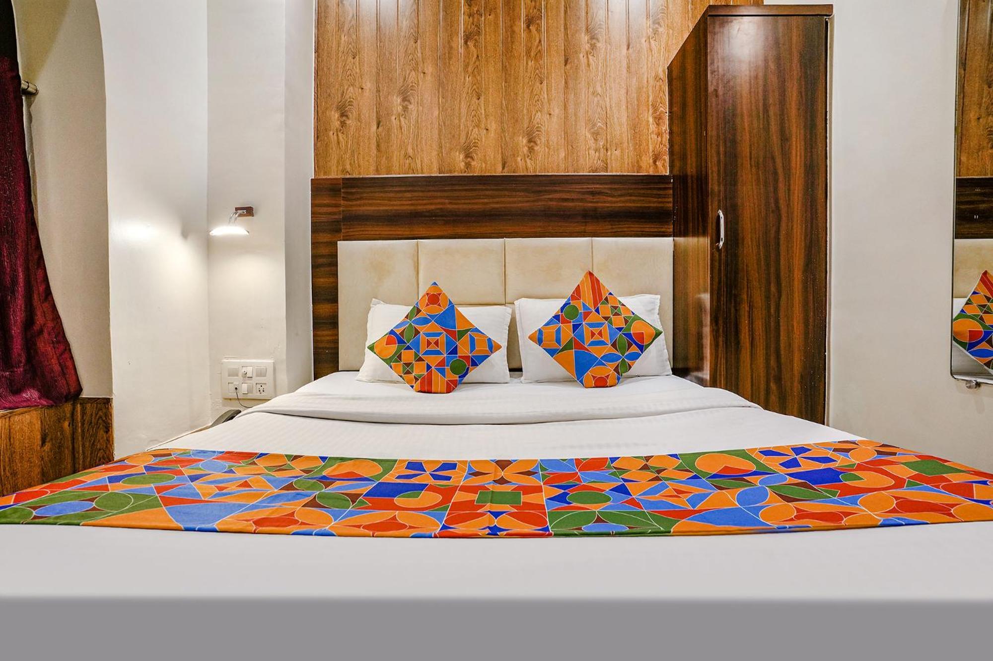 Fabexpress Abad - 700m From Gateway Of India Mumbai