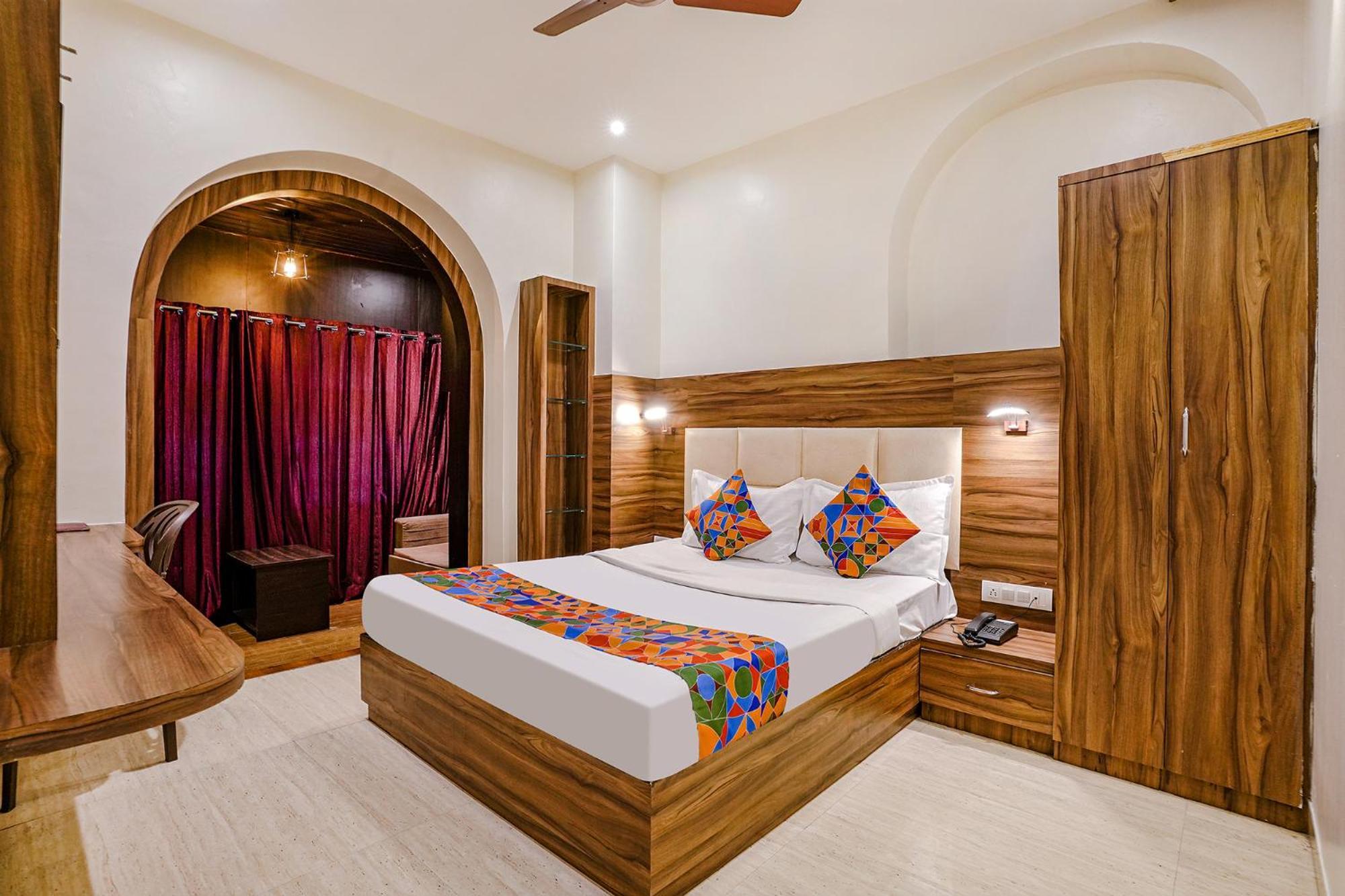 Fabexpress Abad - 700m From Gateway Of India 3*